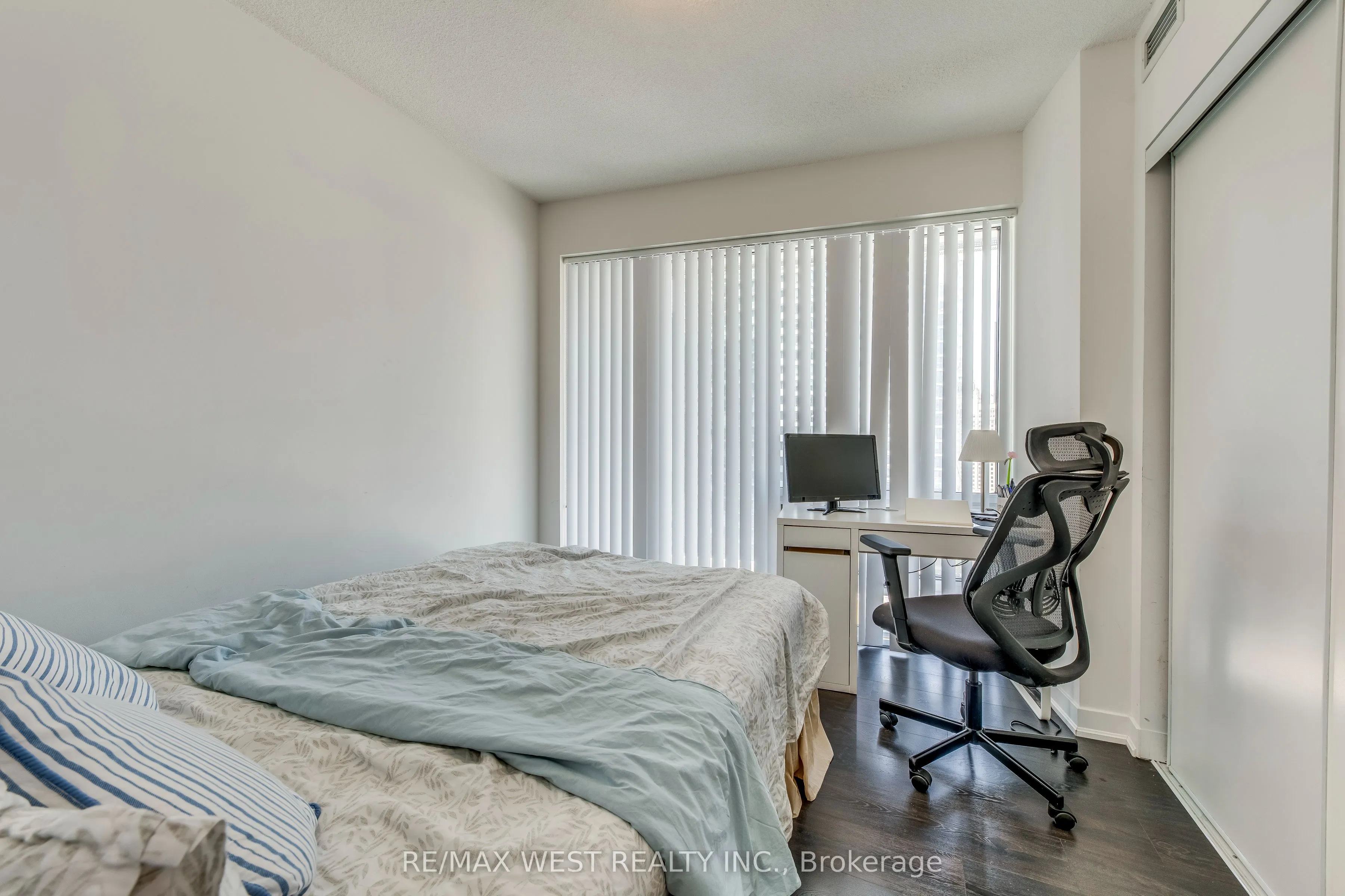 100 Harbour Street, #2004