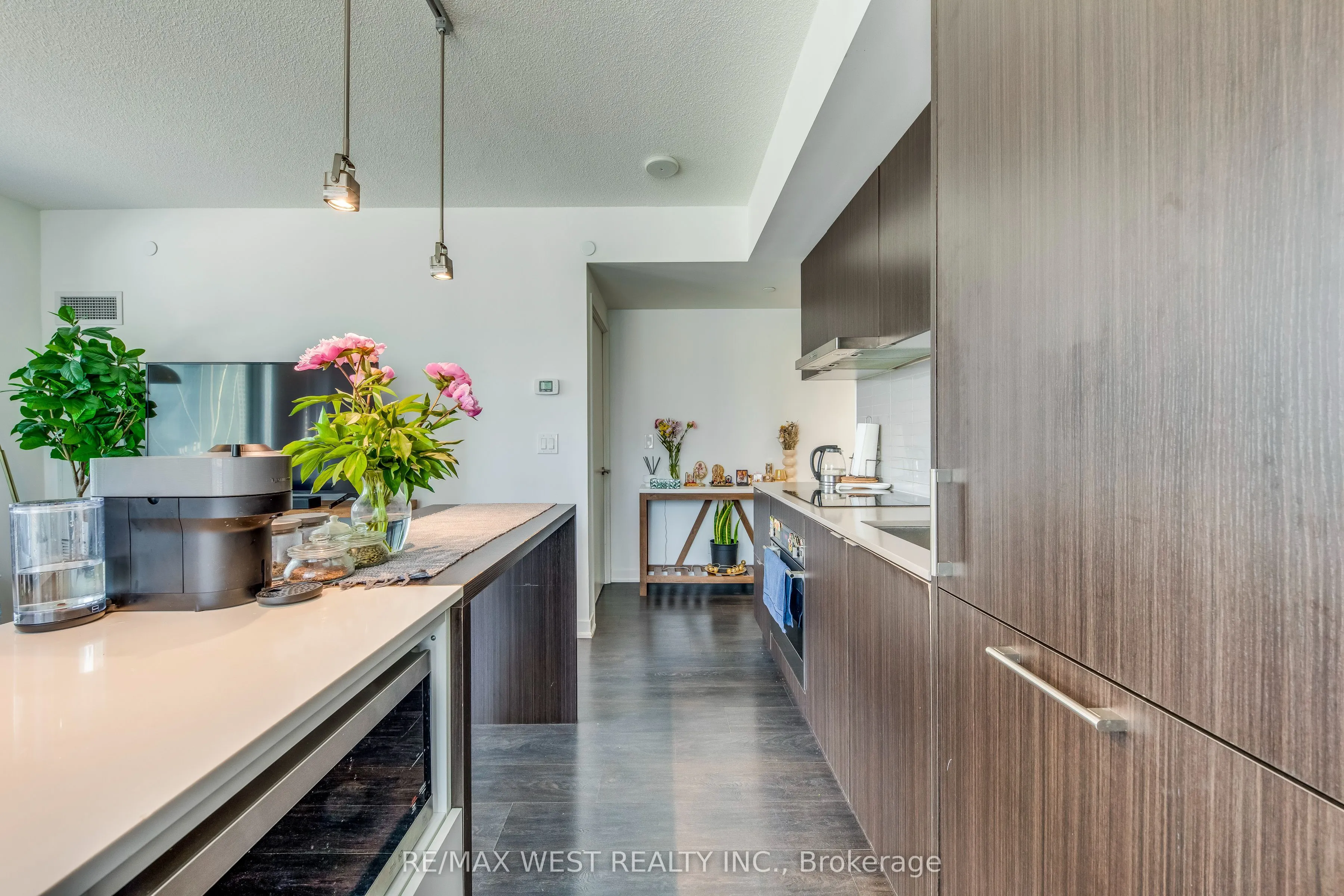 100 Harbour Street, #2004