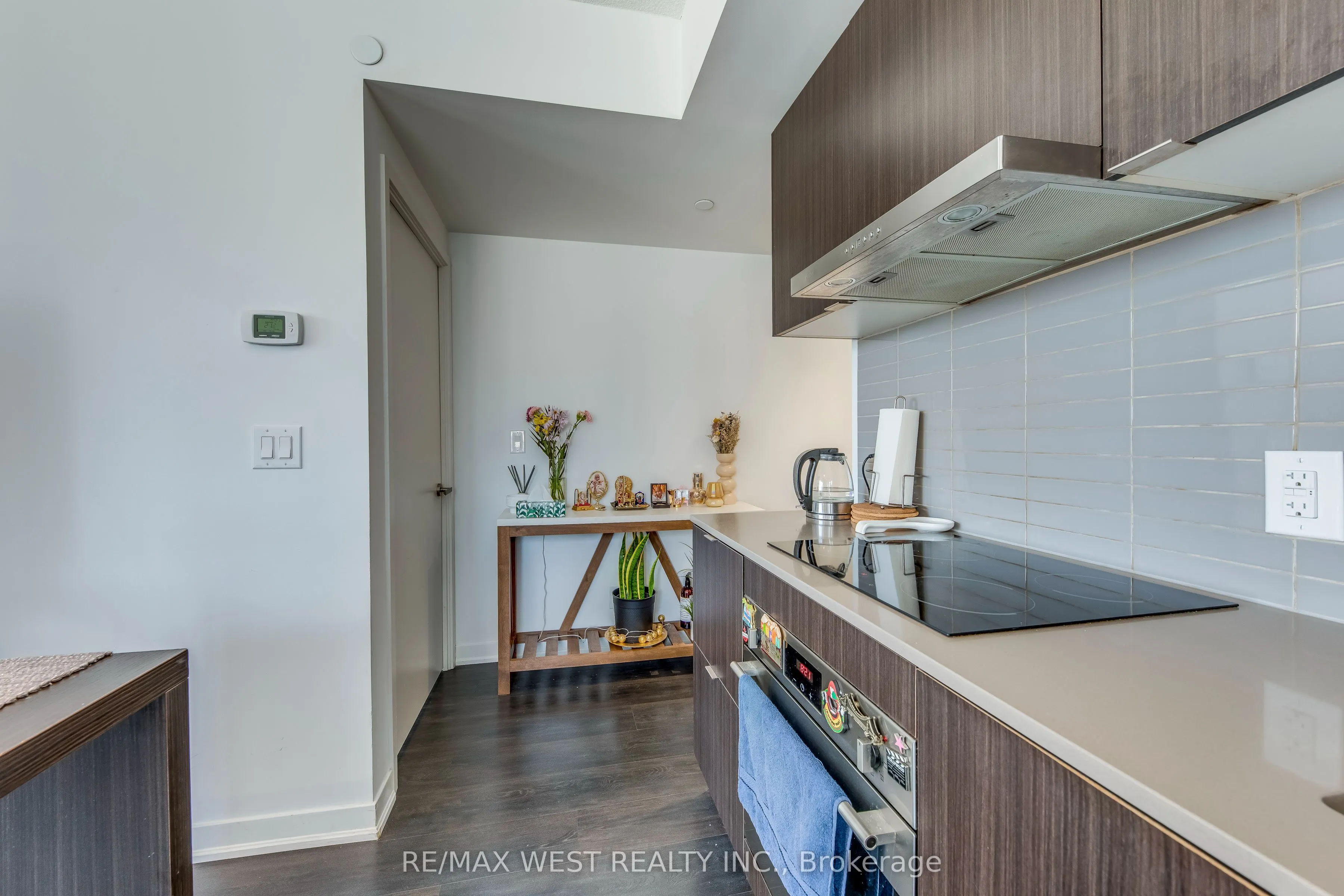 100 Harbour Street, #2004