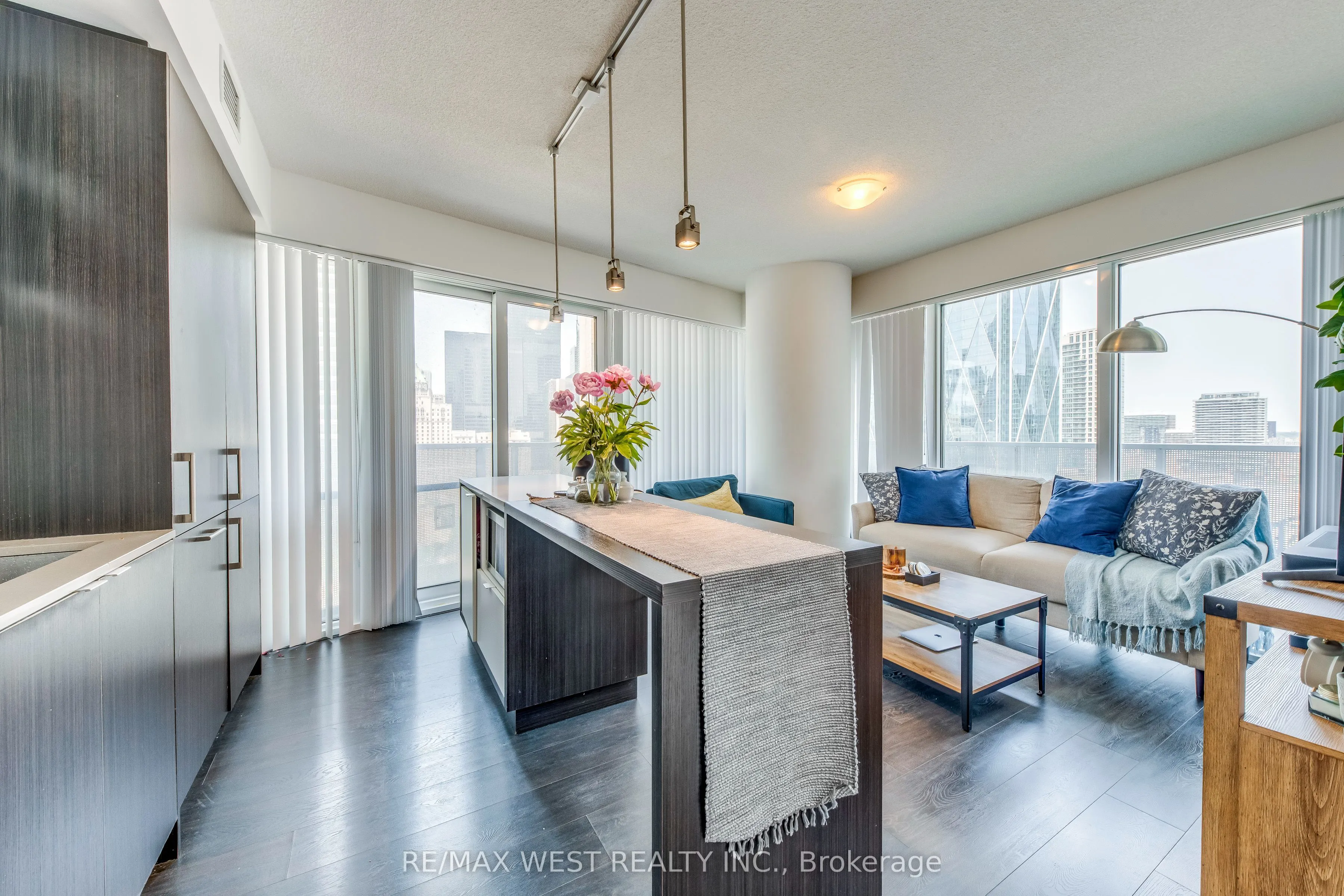 100 Harbour Street, #2004