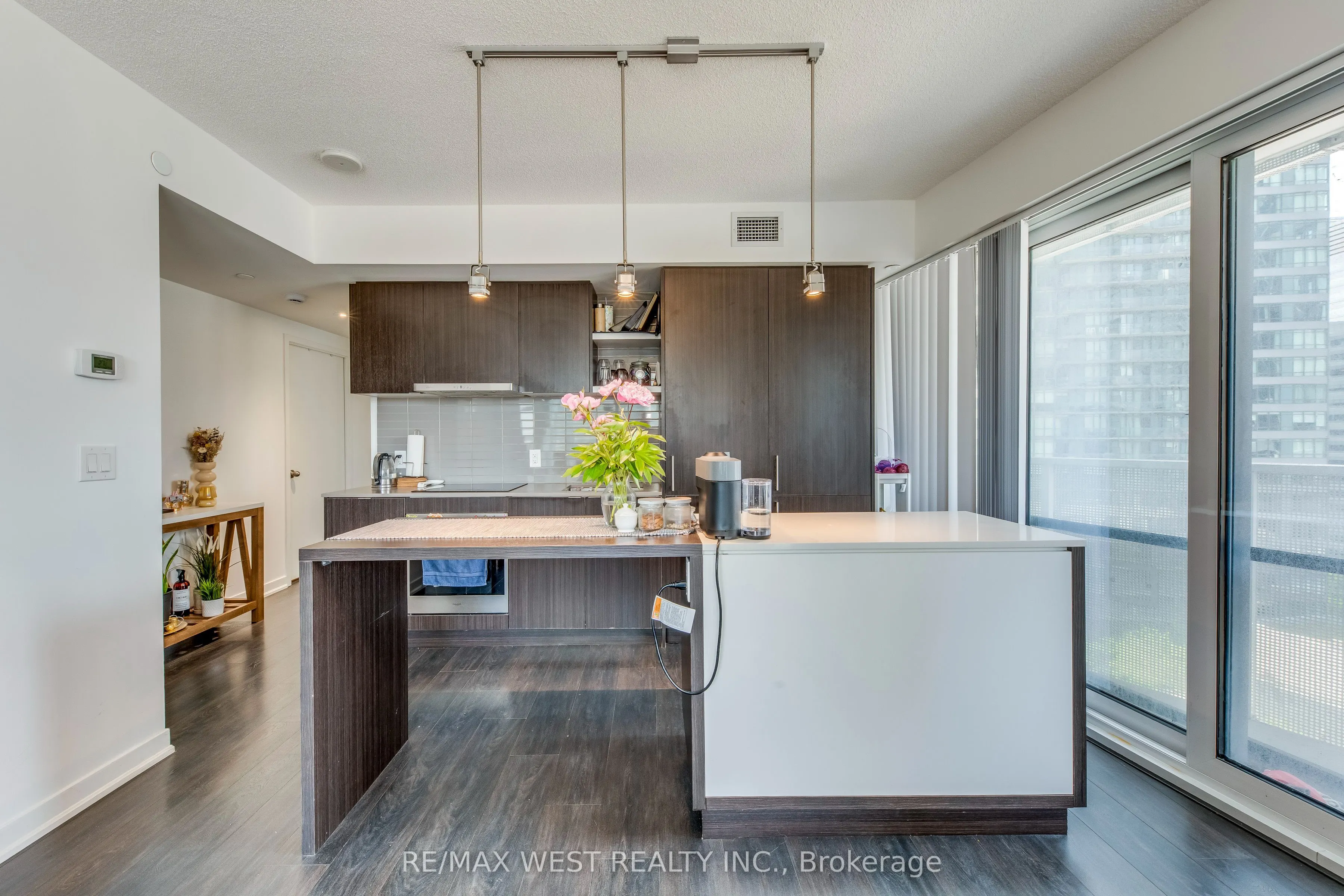 100 Harbour Street, #2004