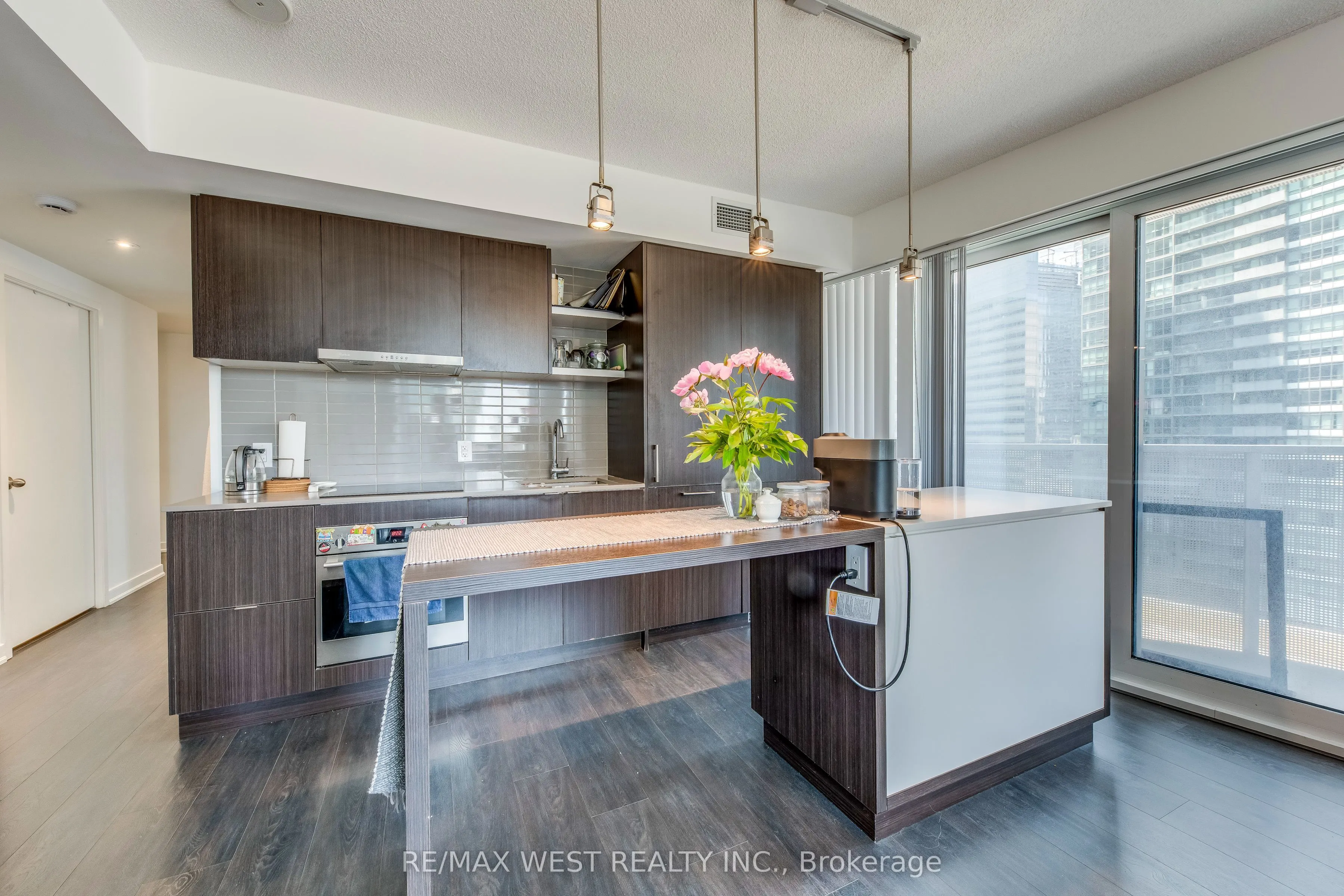 100 Harbour Street, #2004