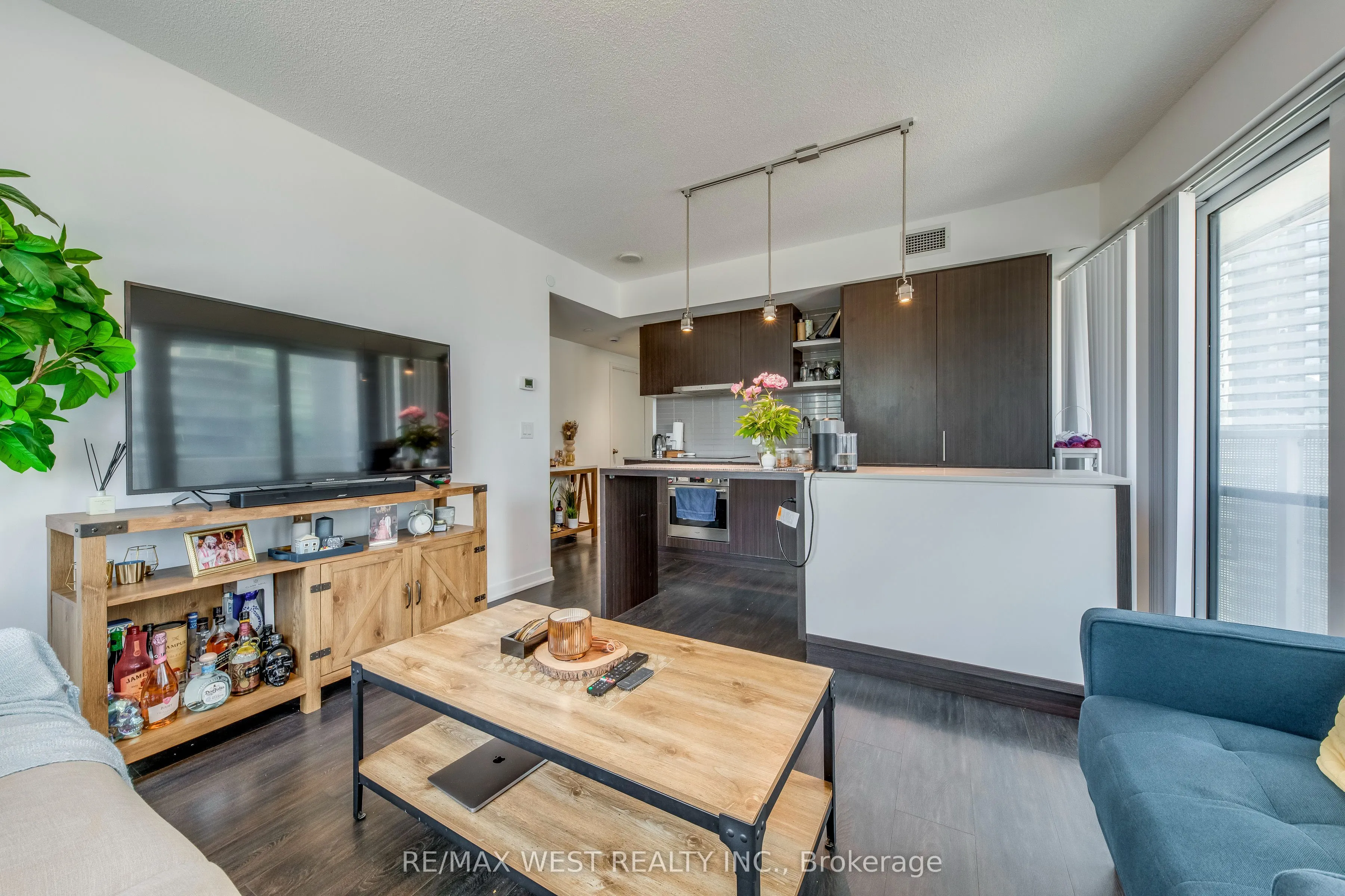 100 Harbour Street, #2004