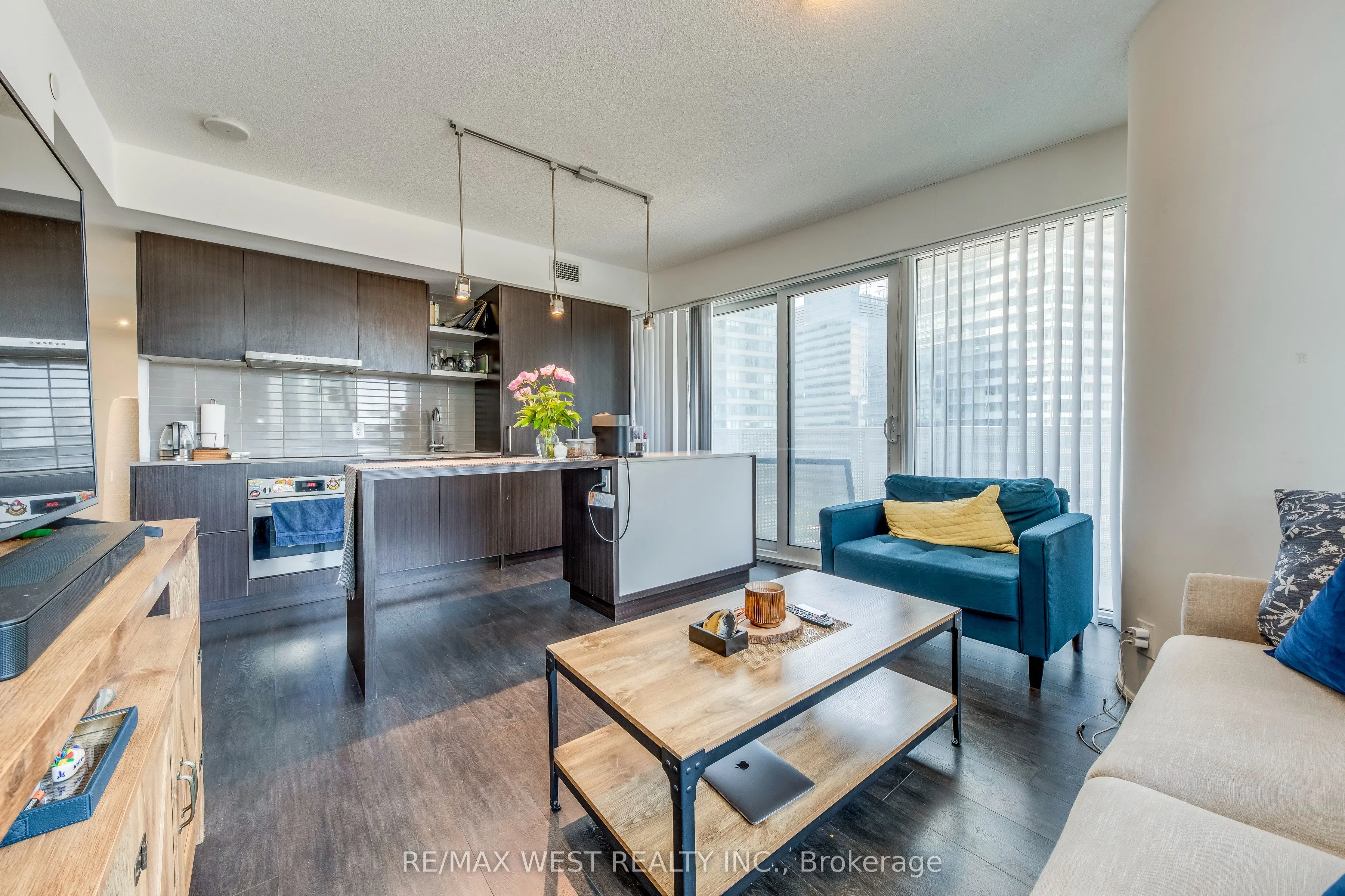 100 Harbour Street, #2004