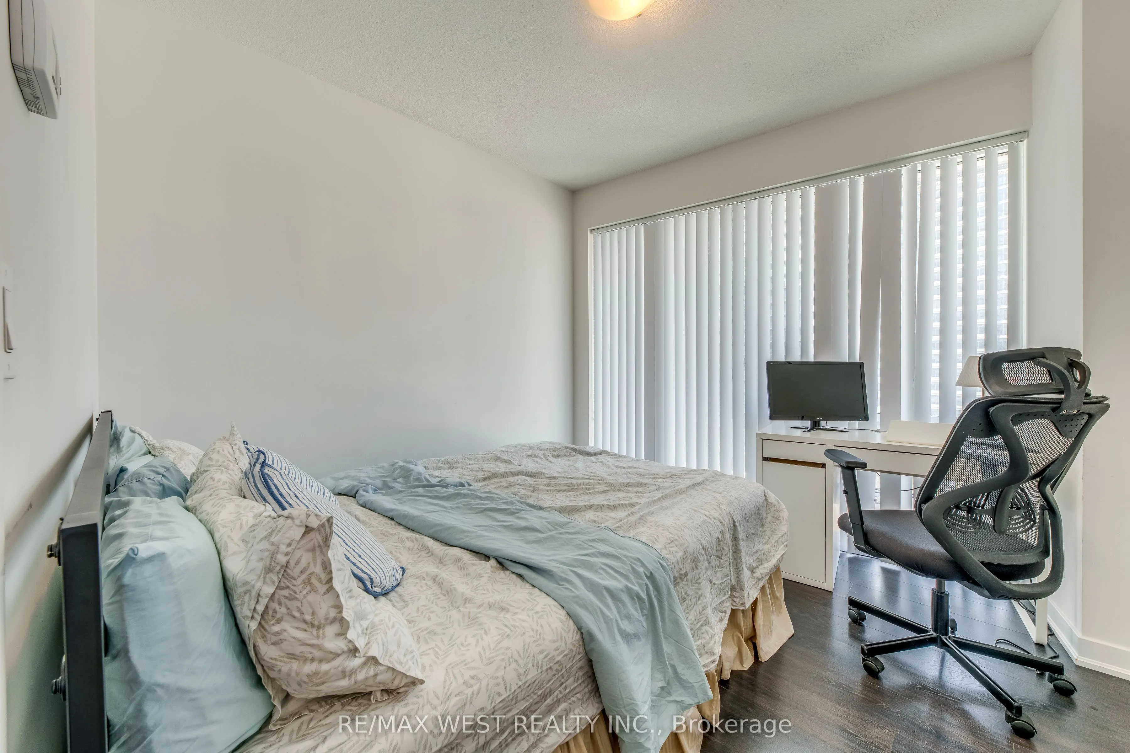 100 Harbour Street, #2004