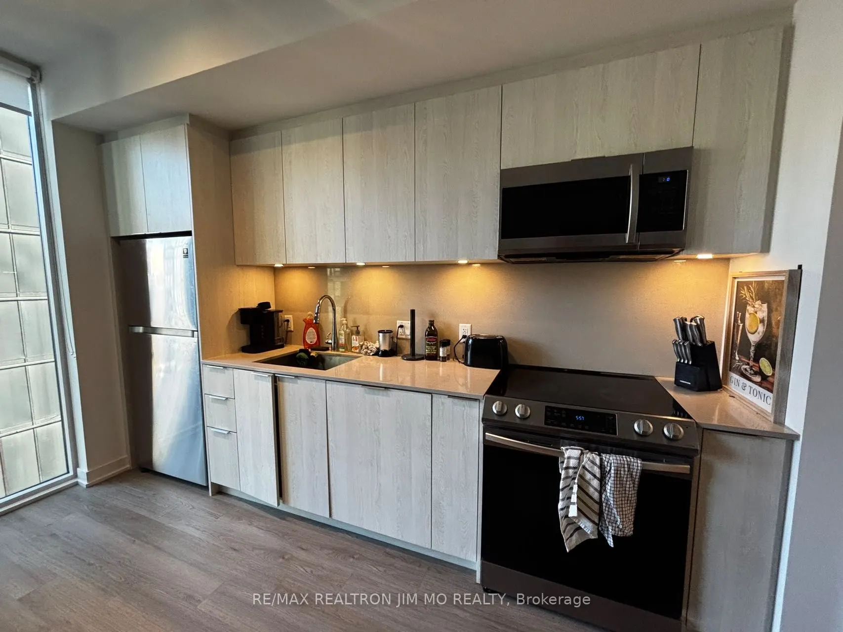 357 King Street W, #1008