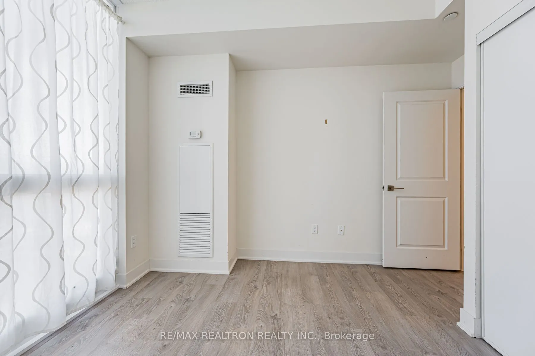 88 Sheppard Avenue E, #2802