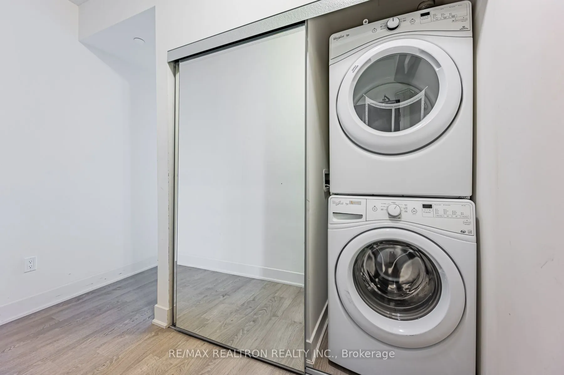 88 Sheppard Avenue E, #2802