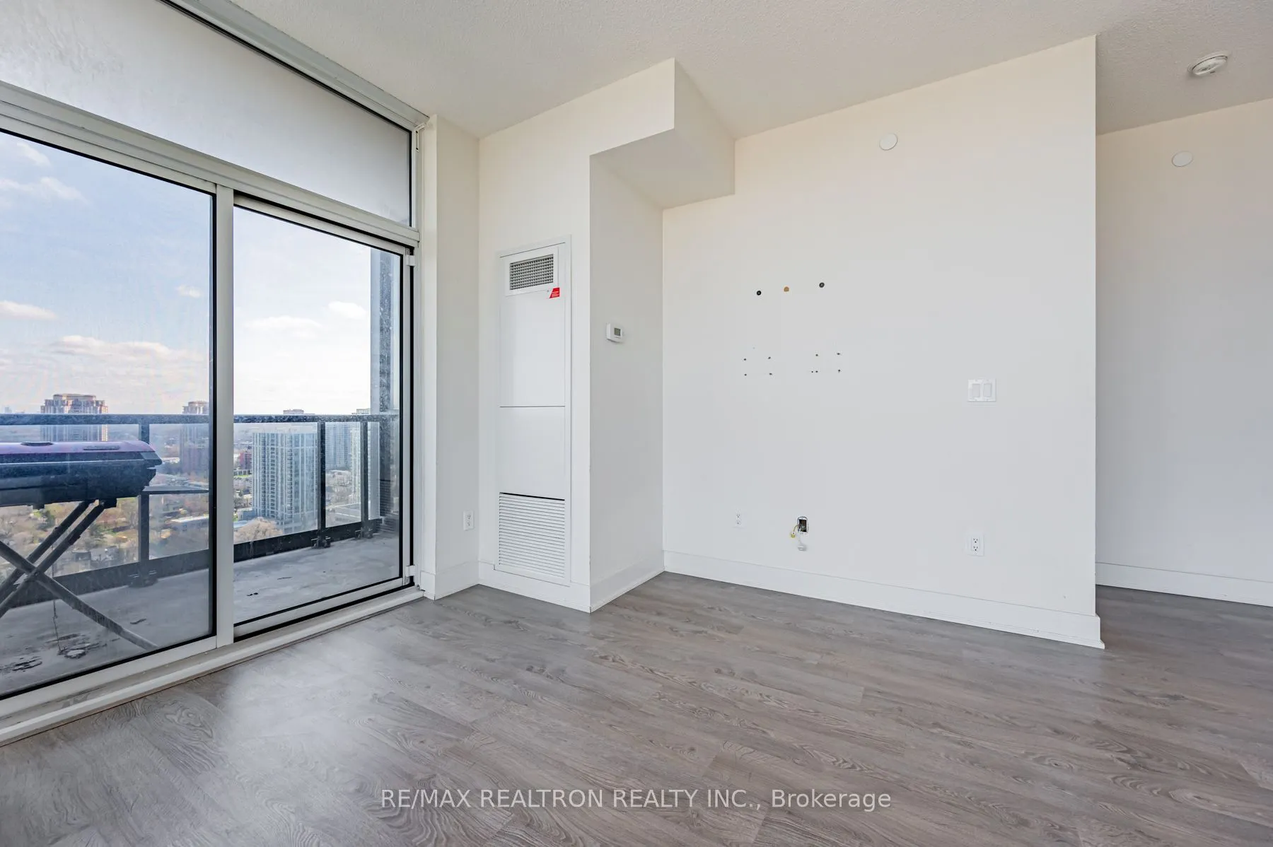 88 Sheppard Avenue E, #2802