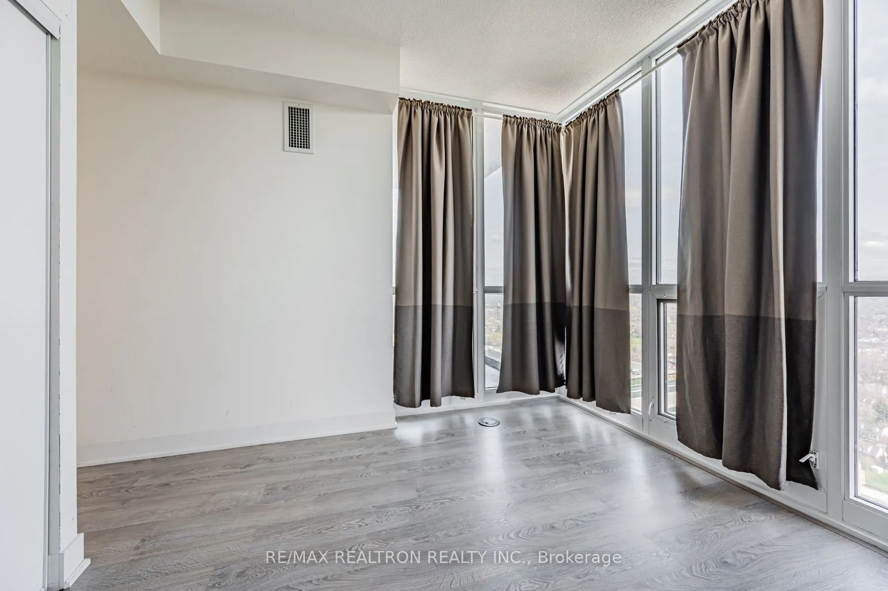 88 Sheppard Avenue E, #2802