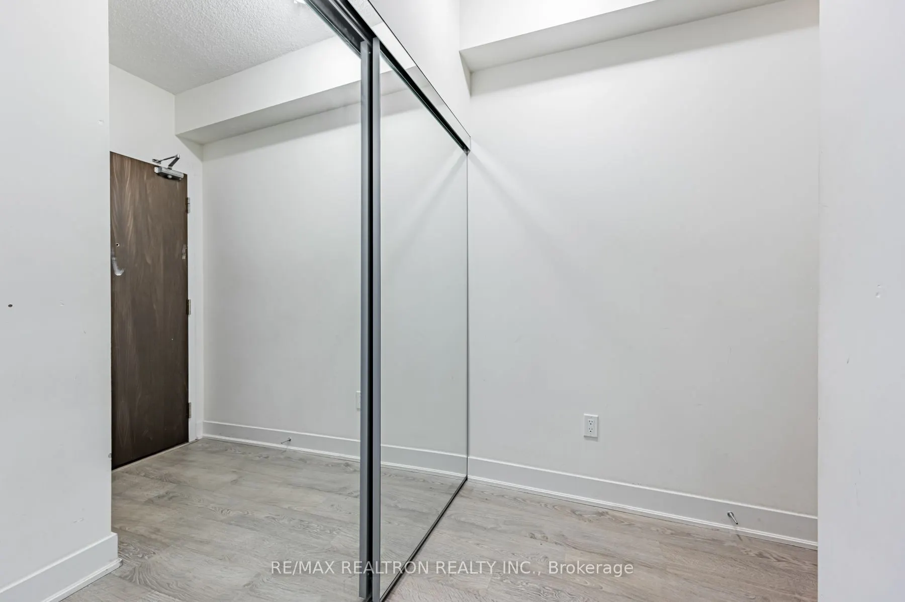 88 Sheppard Avenue E, #2802