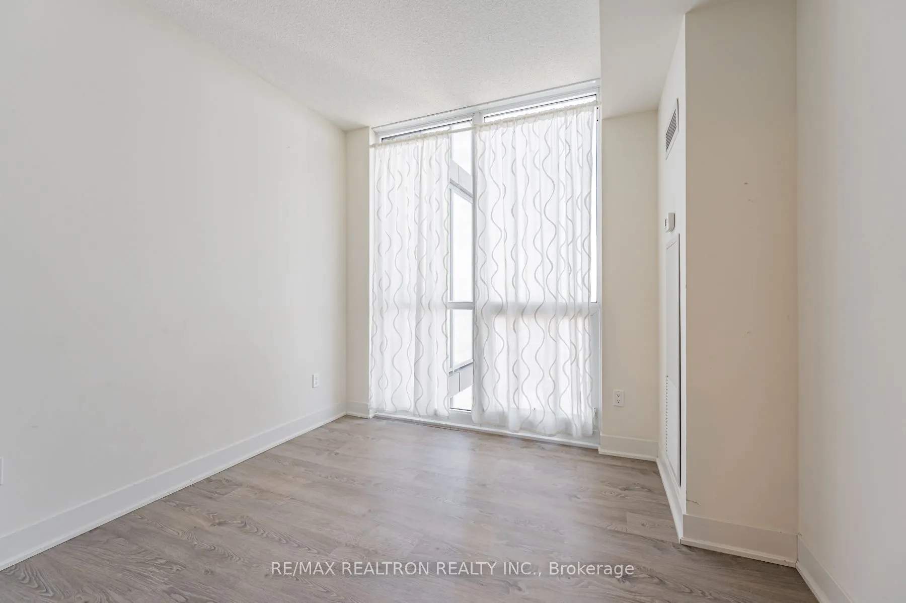 88 Sheppard Avenue E, #2802