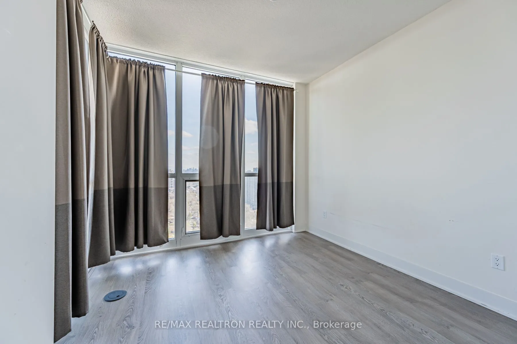 88 Sheppard Avenue E, #2802