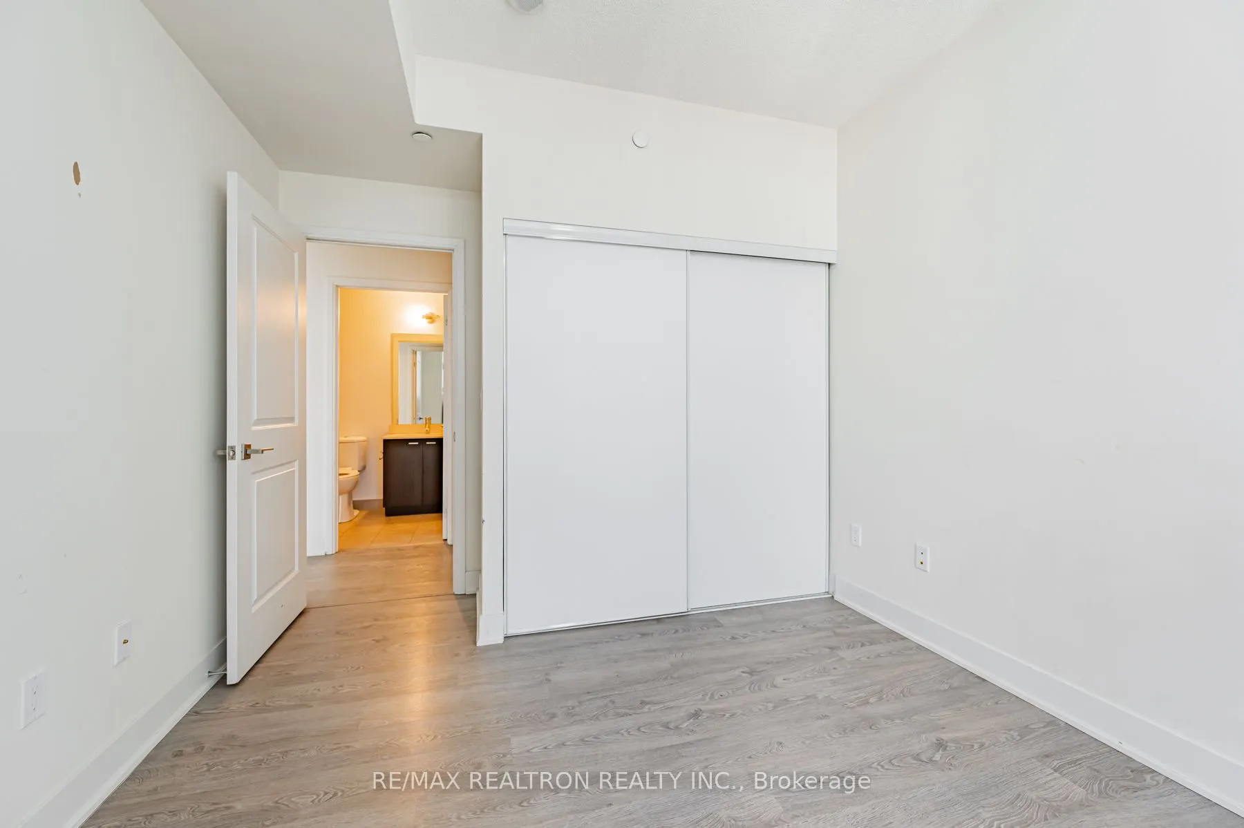88 Sheppard Avenue E, #2802