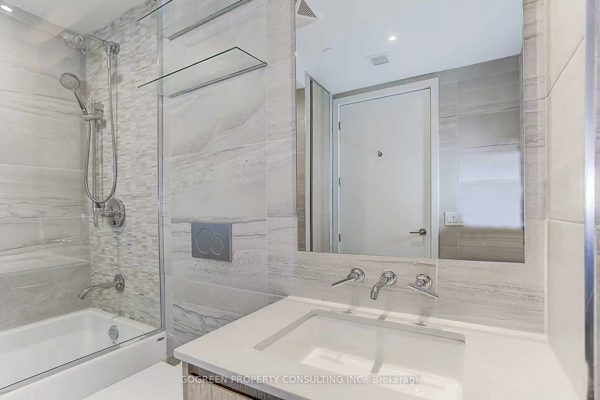 81 Wellesley Street E, #704