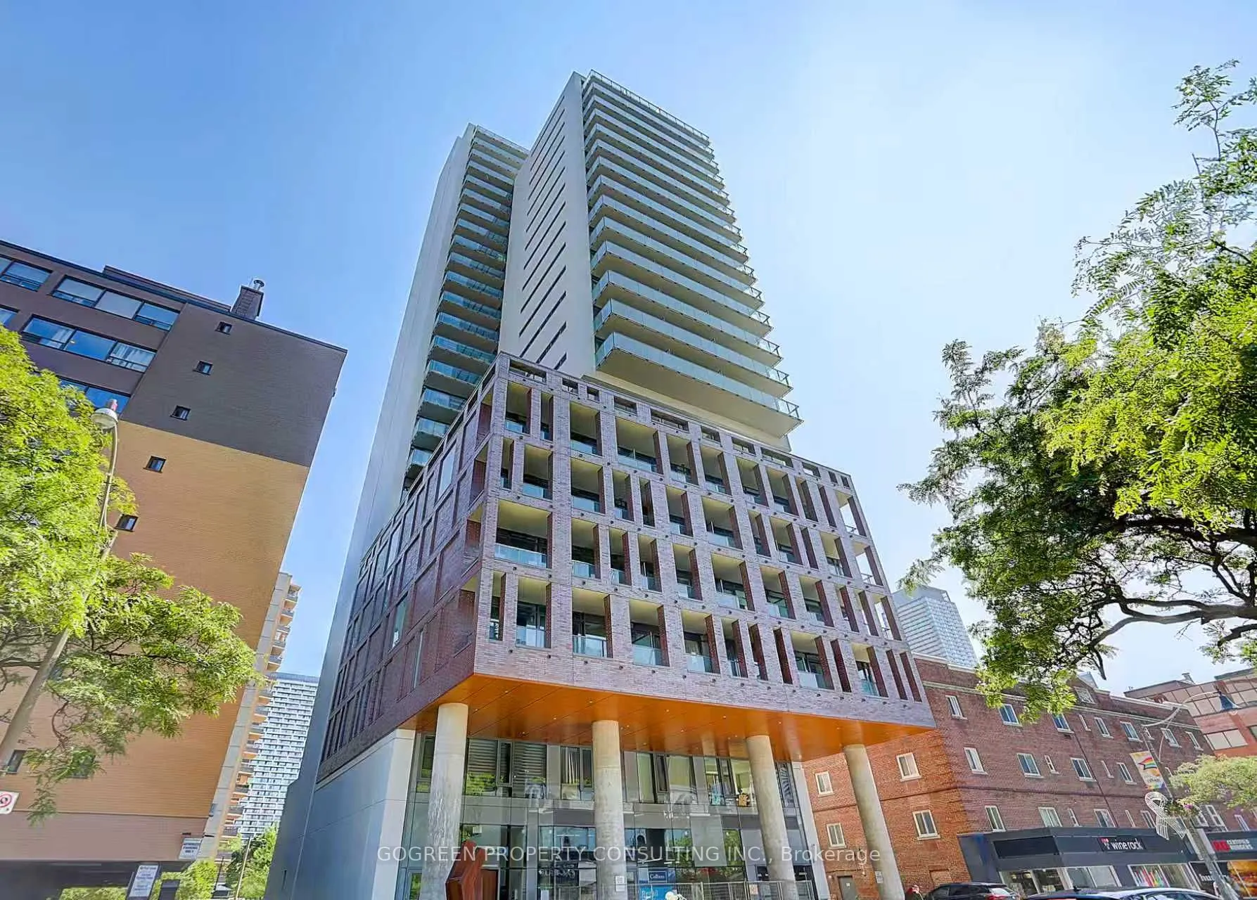 81 Wellesley Street E, #704