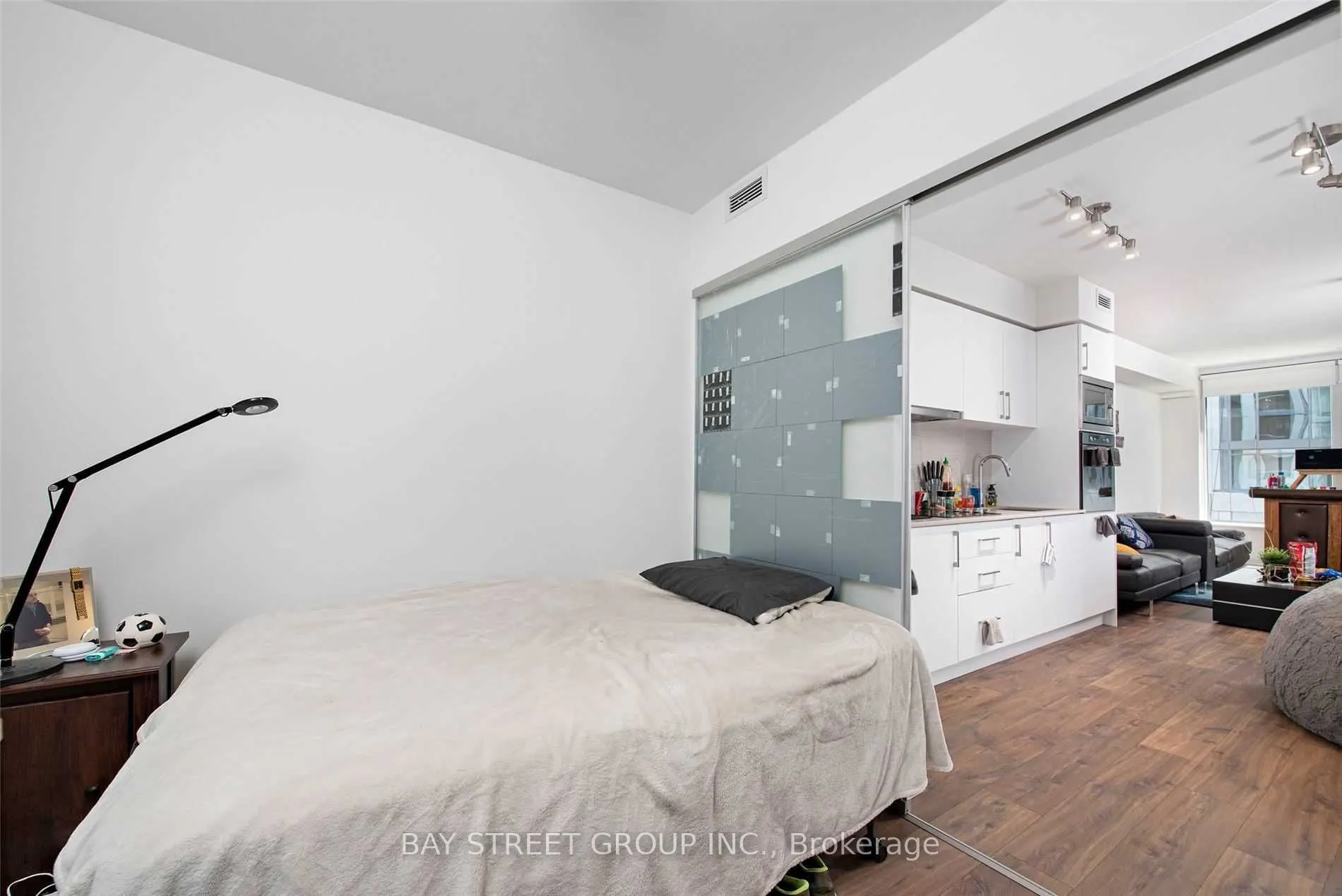 27 Bathurst Street, #313W