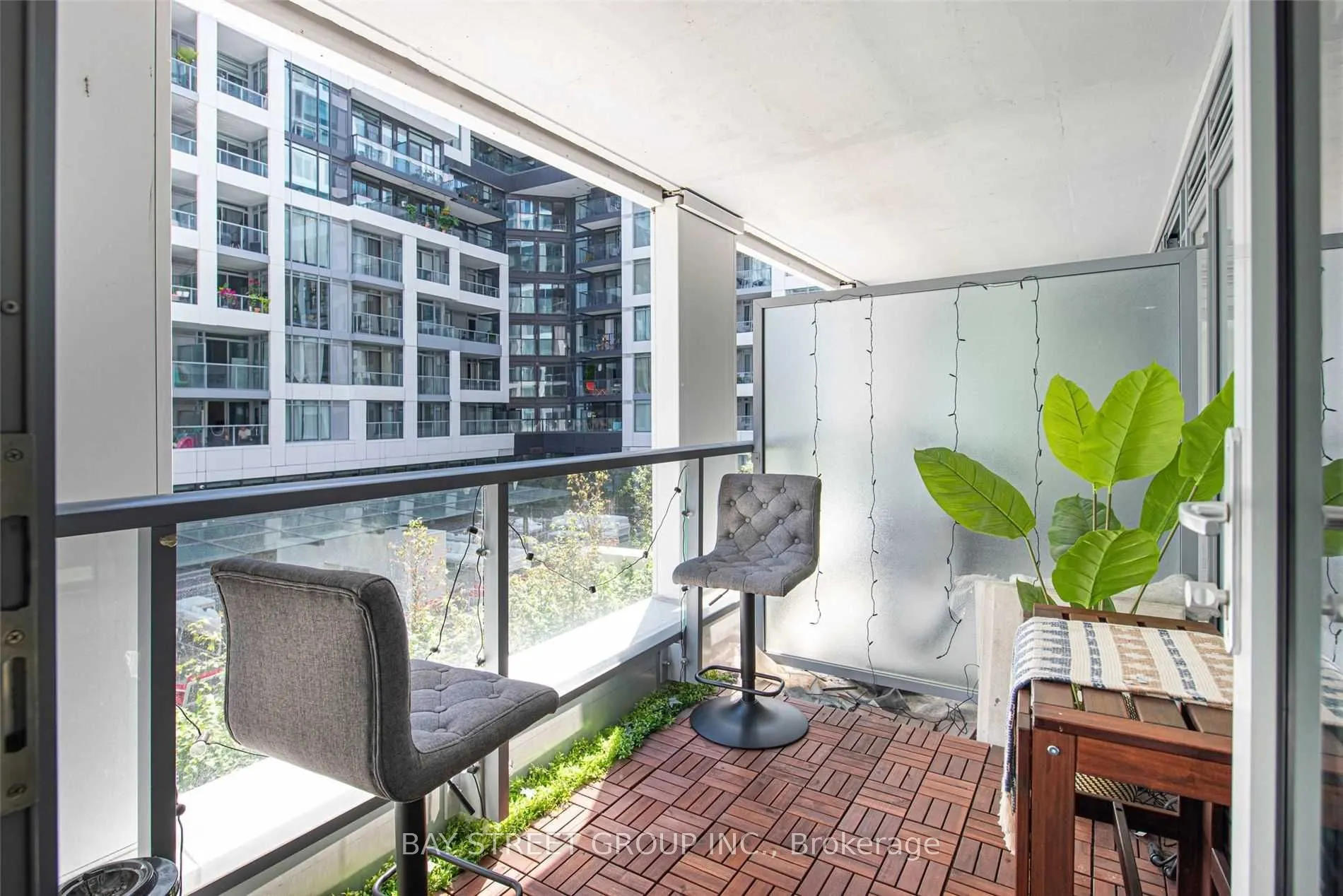 27 Bathurst Street, #313W