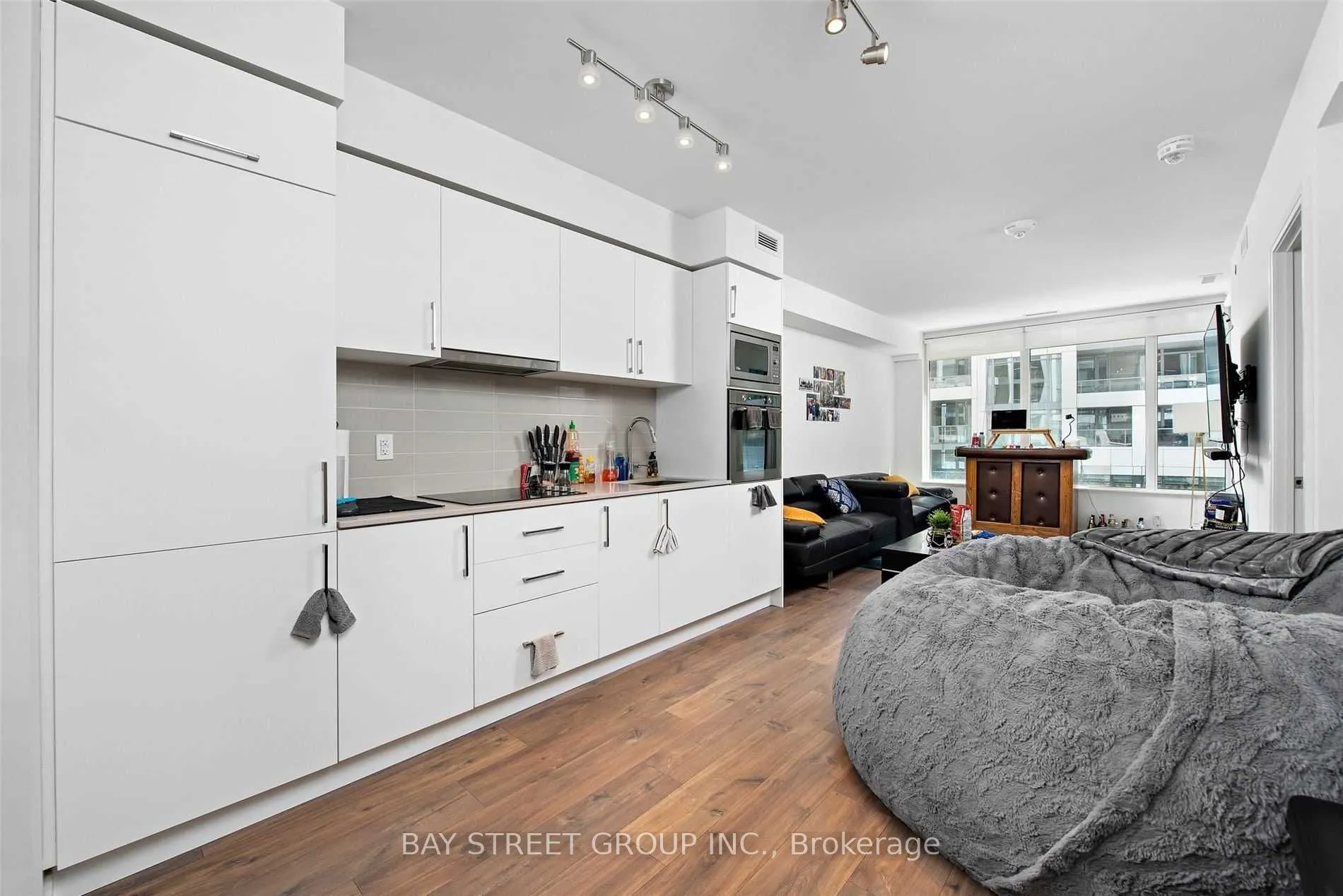 27 Bathurst Street, #313W