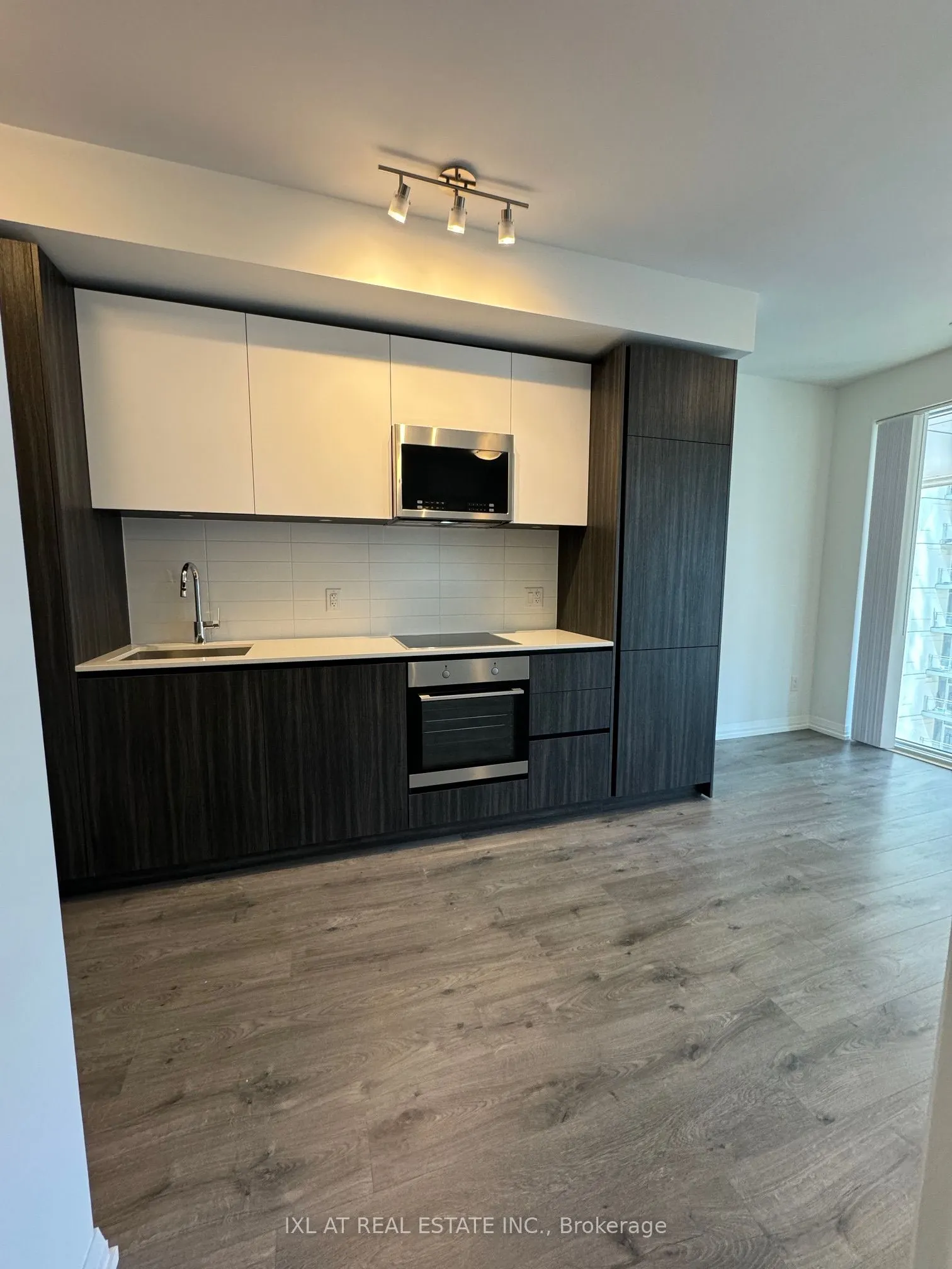 8 Widmer Street, #1608