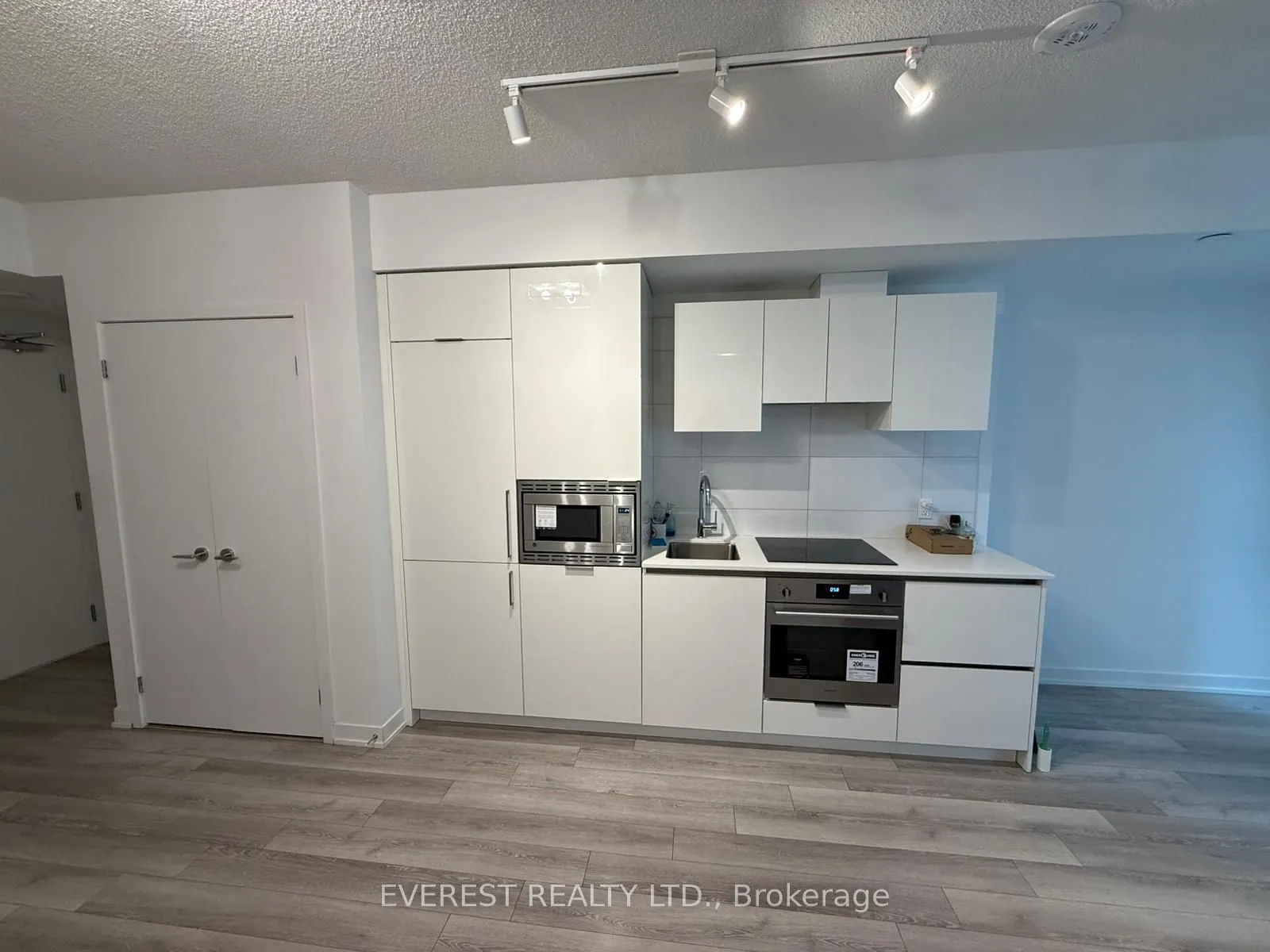 238 Simcoe Street, #302