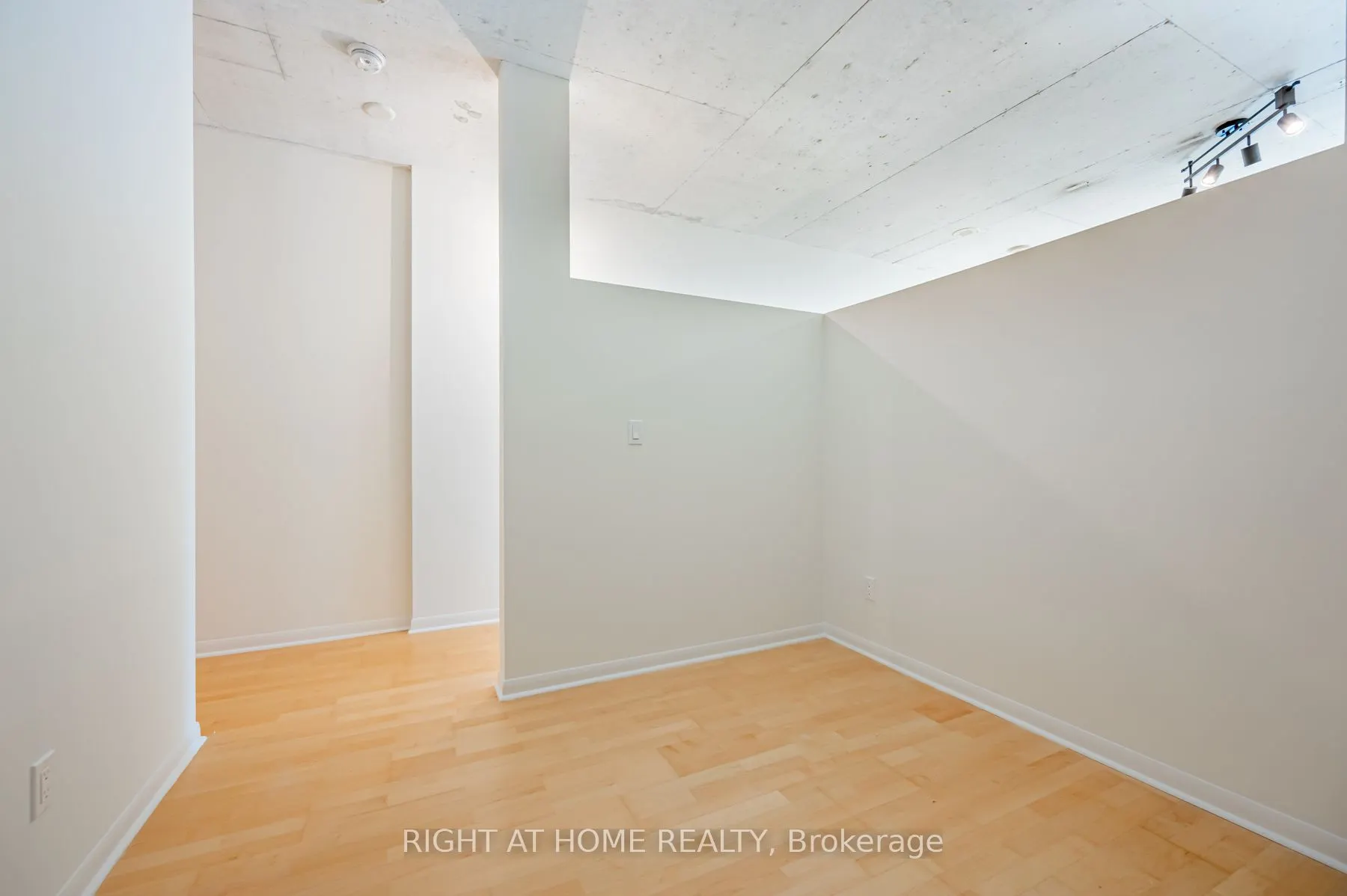 333 Adelaide Street E, #726