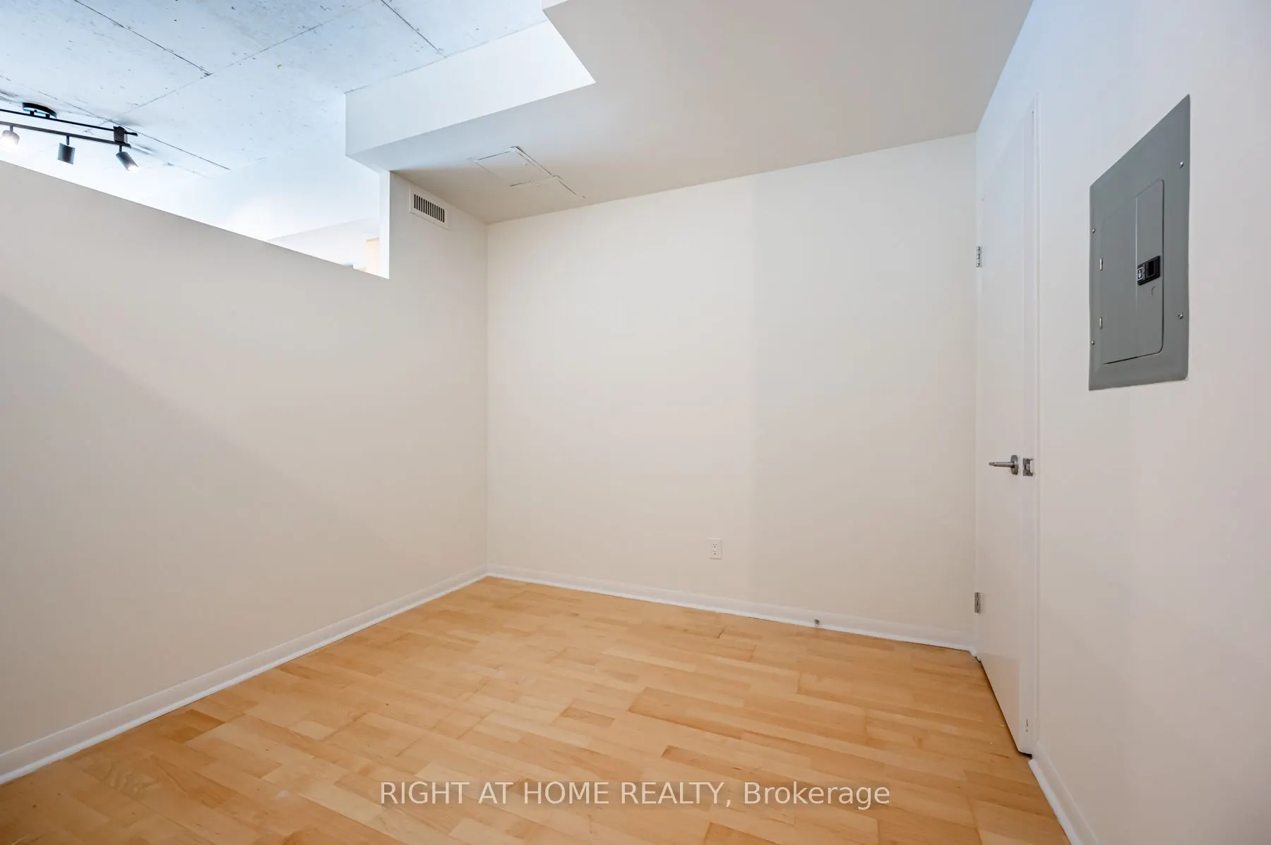 333 Adelaide Street E, #726