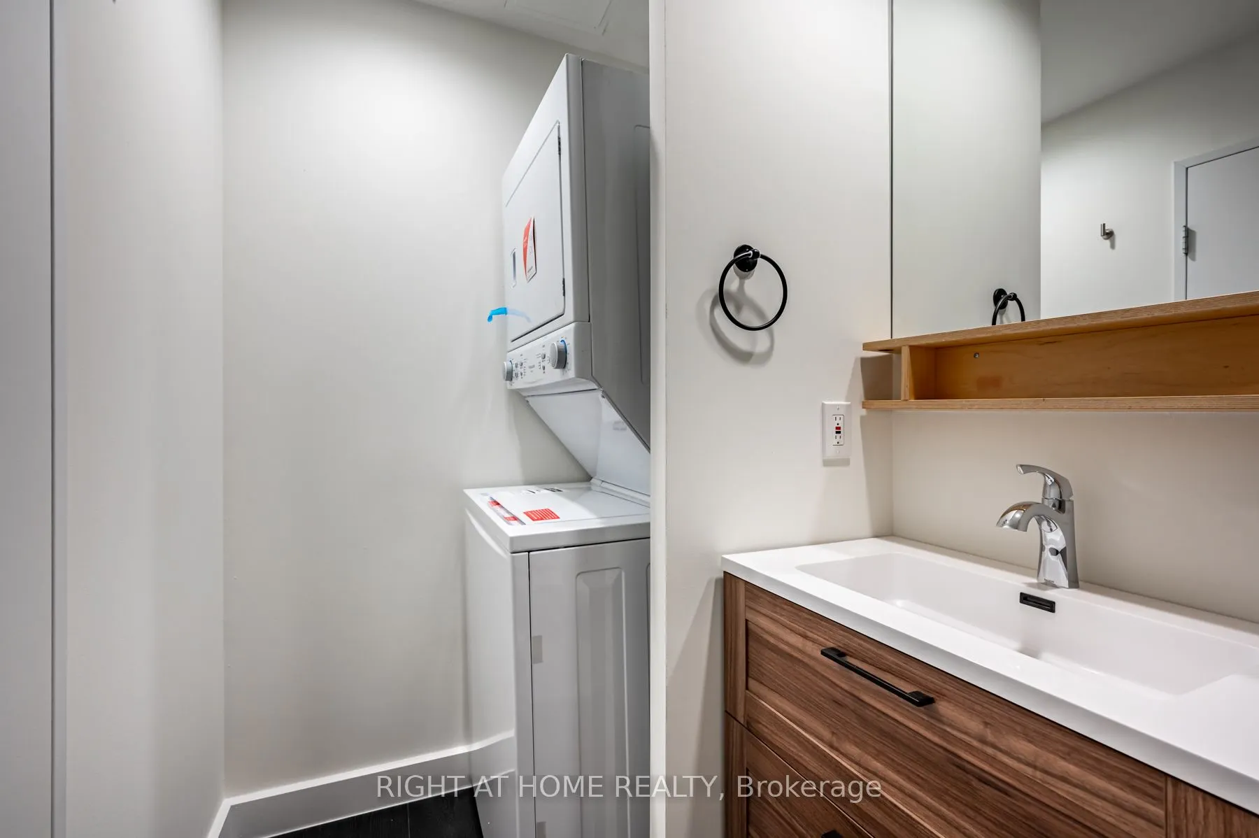 333 Adelaide Street E, #726