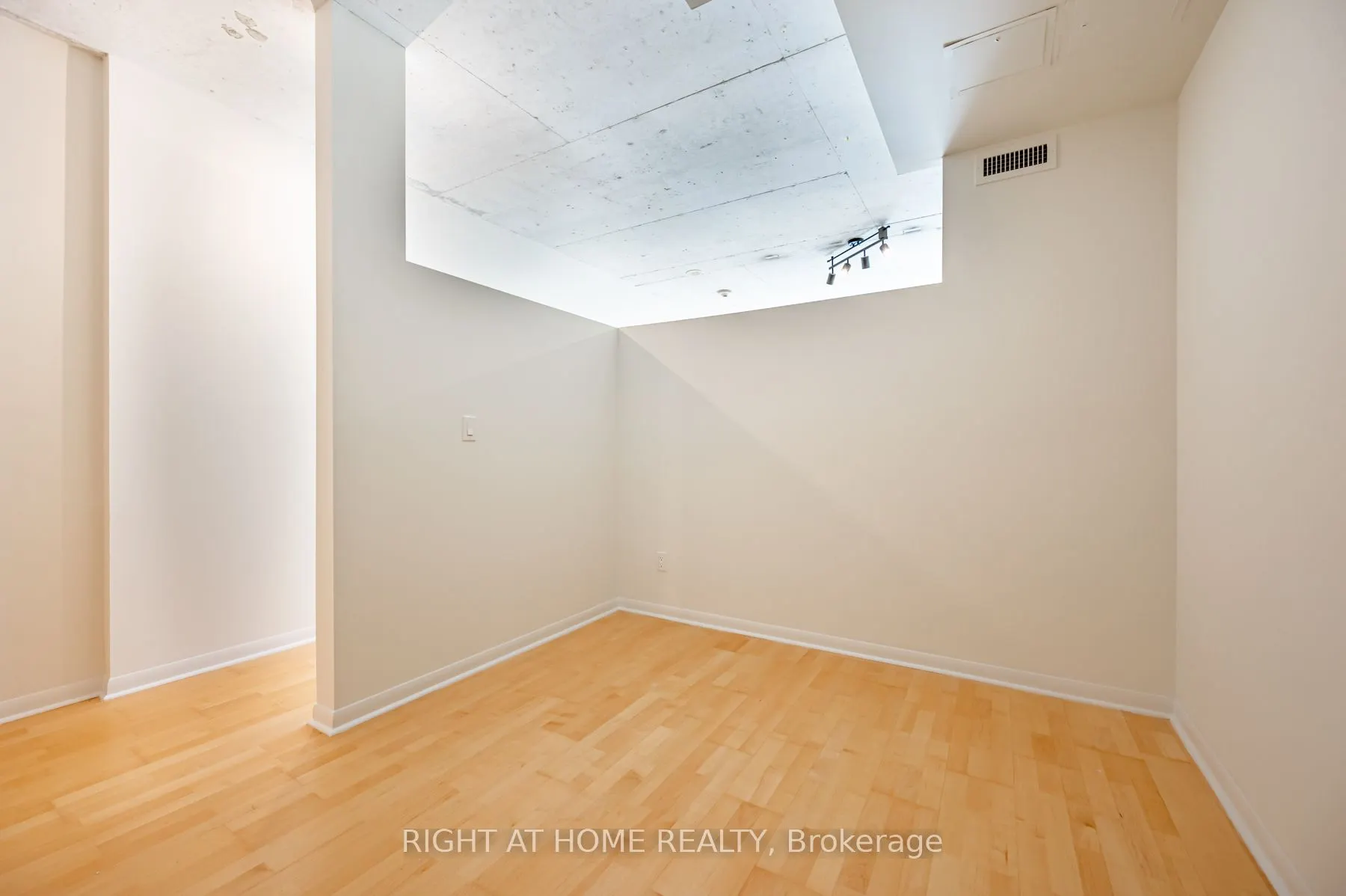 333 Adelaide Street E, #726