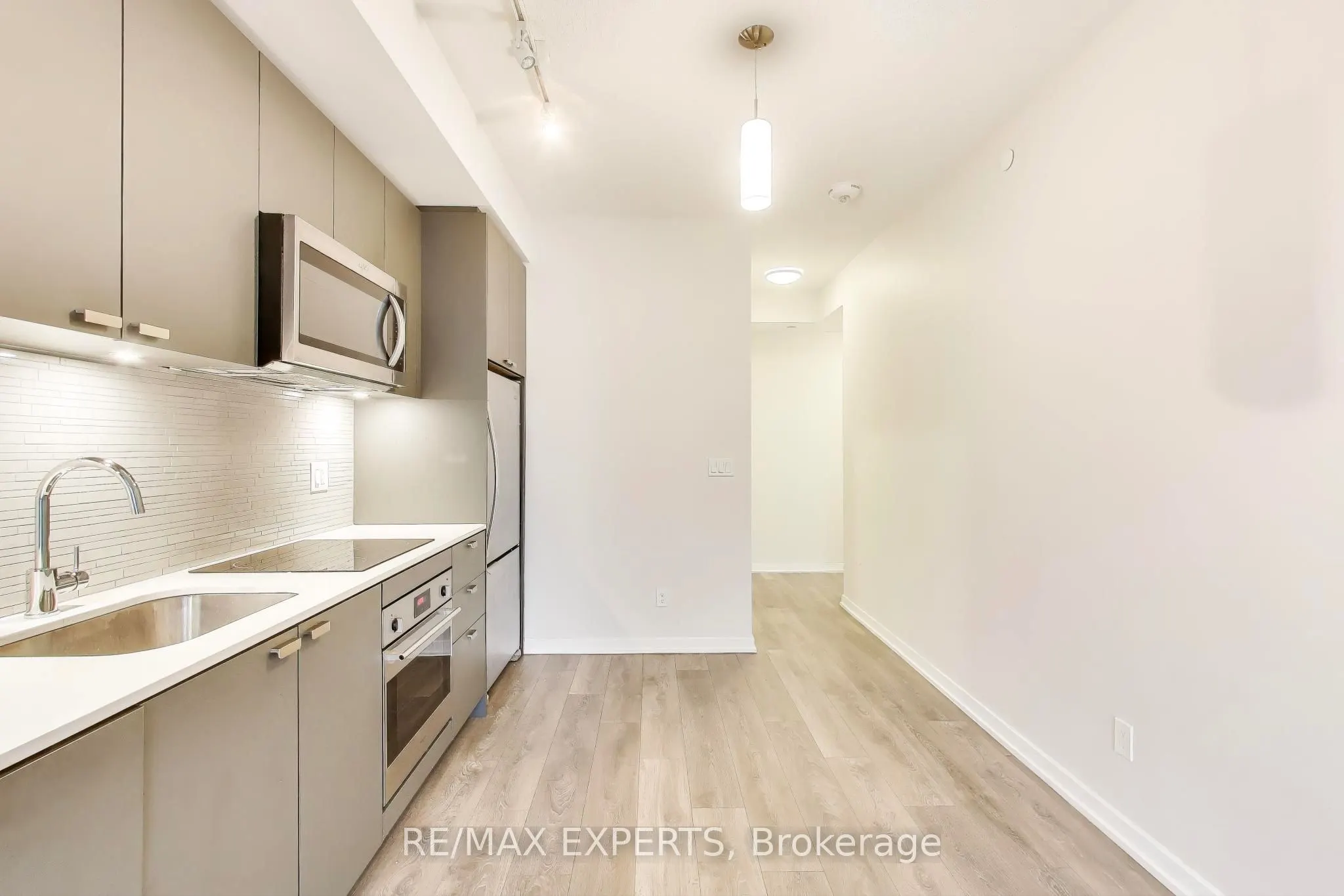 56 Forest Manor Road, #1111