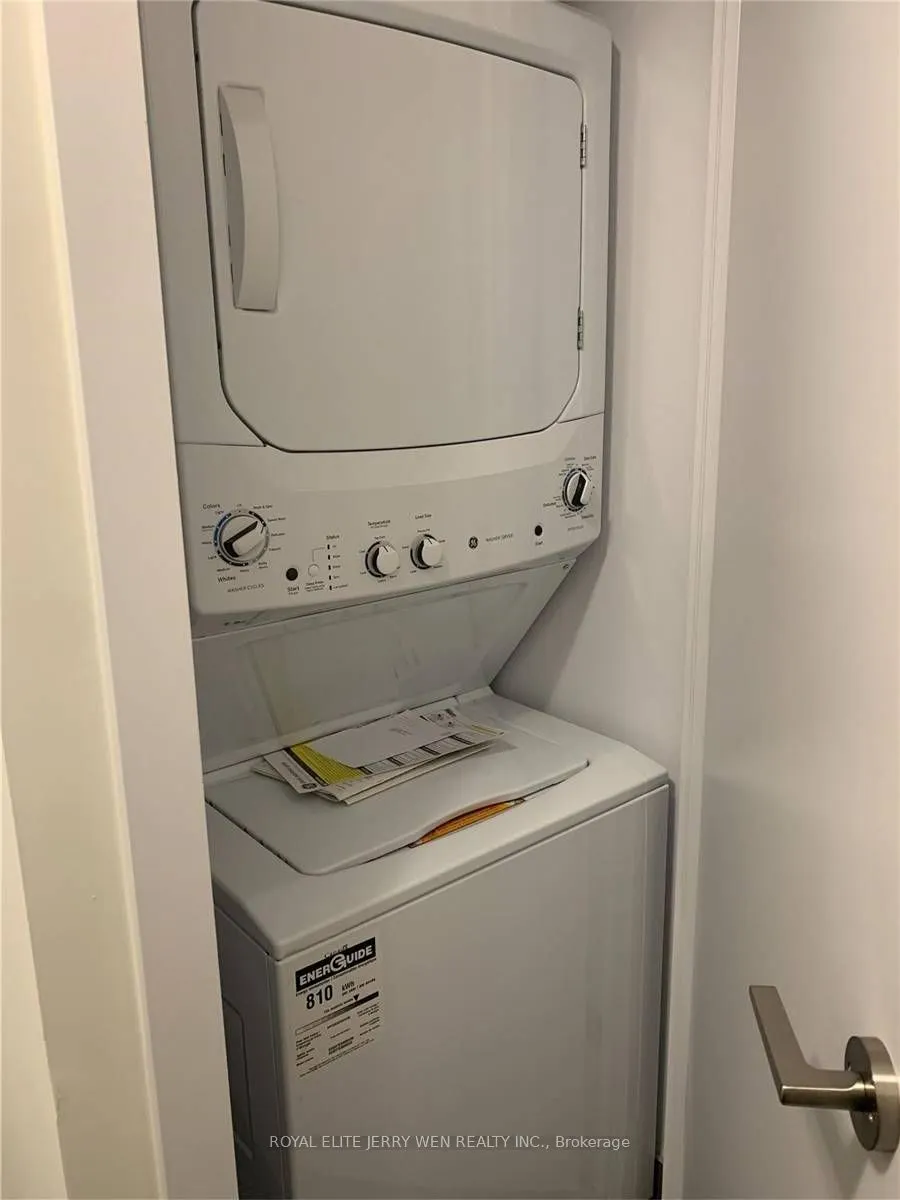 2221 Yonge Street, #411