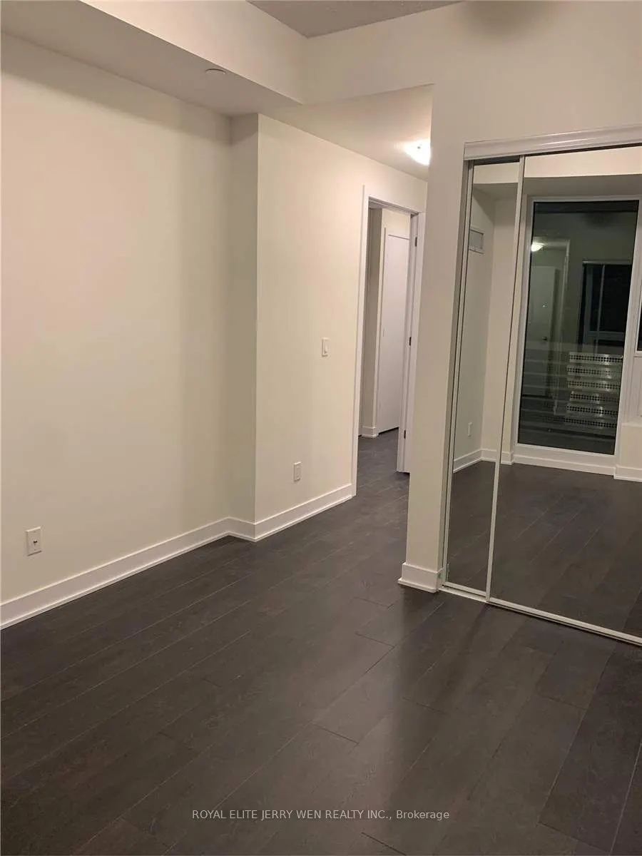 2221 Yonge Street, #411