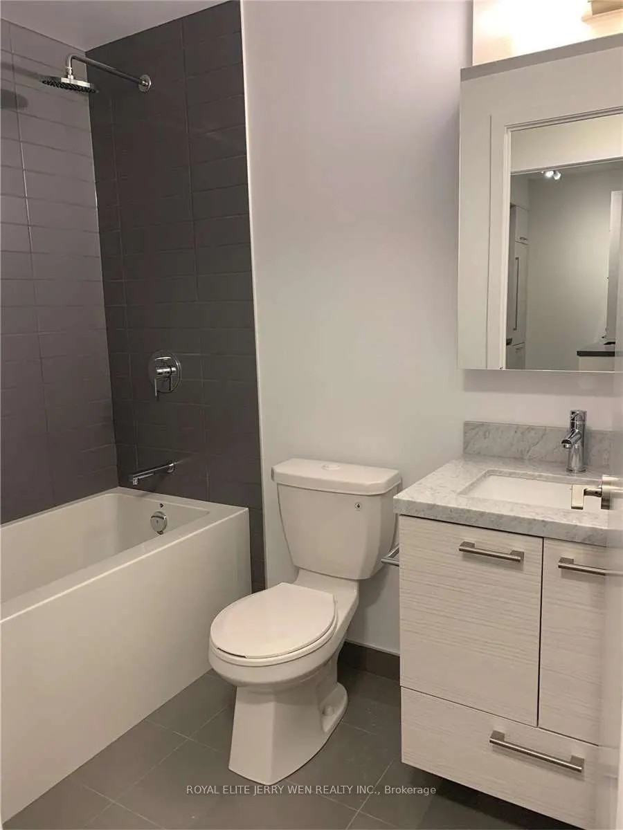 2221 Yonge Street, #411