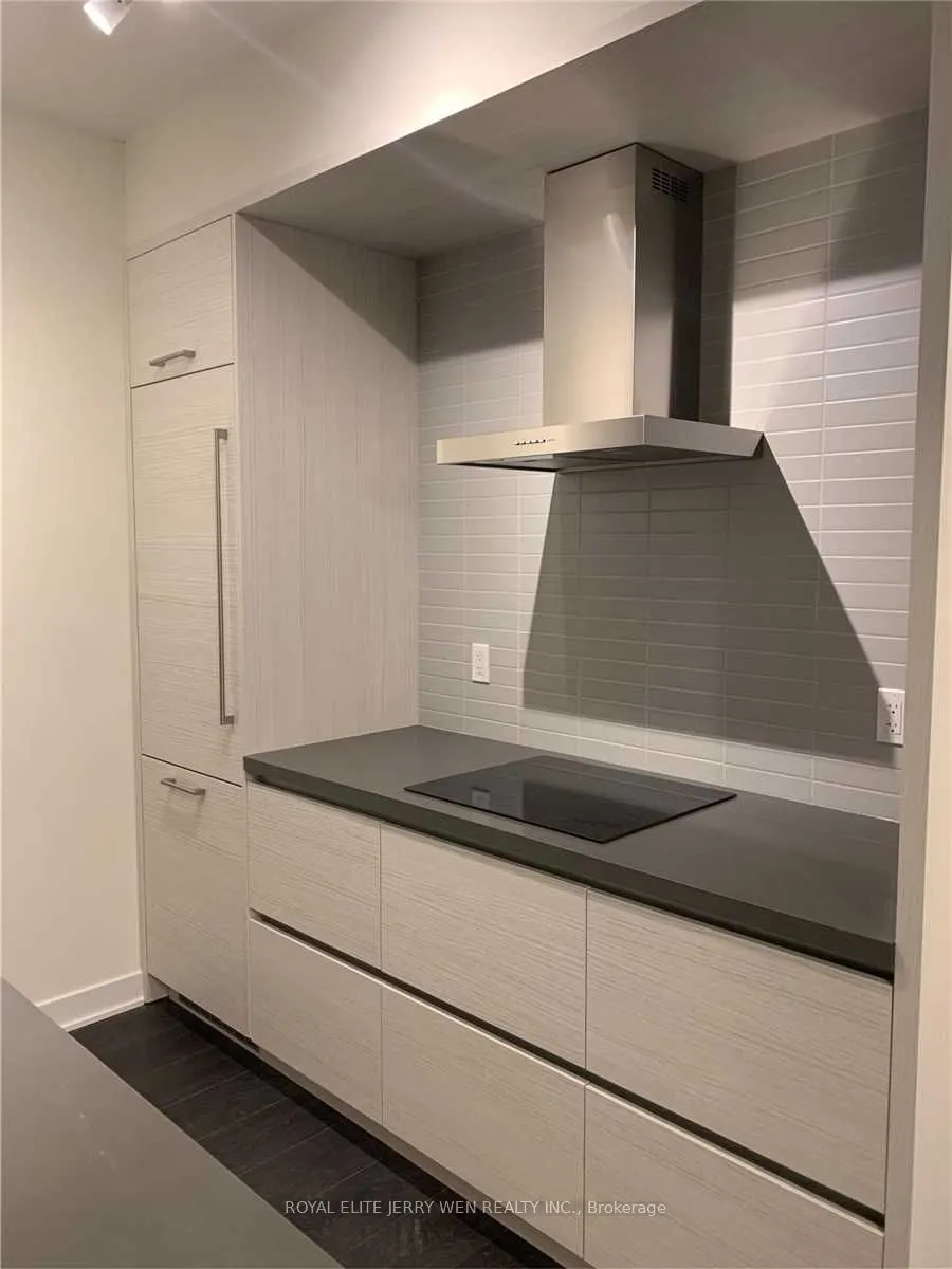 2221 Yonge Street, #411