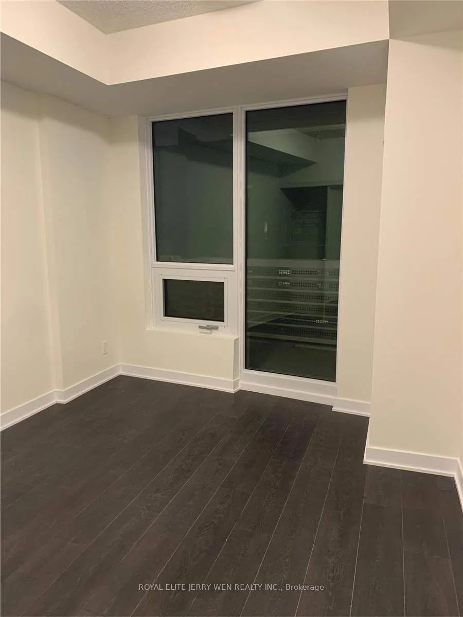 2221 Yonge Street, #411