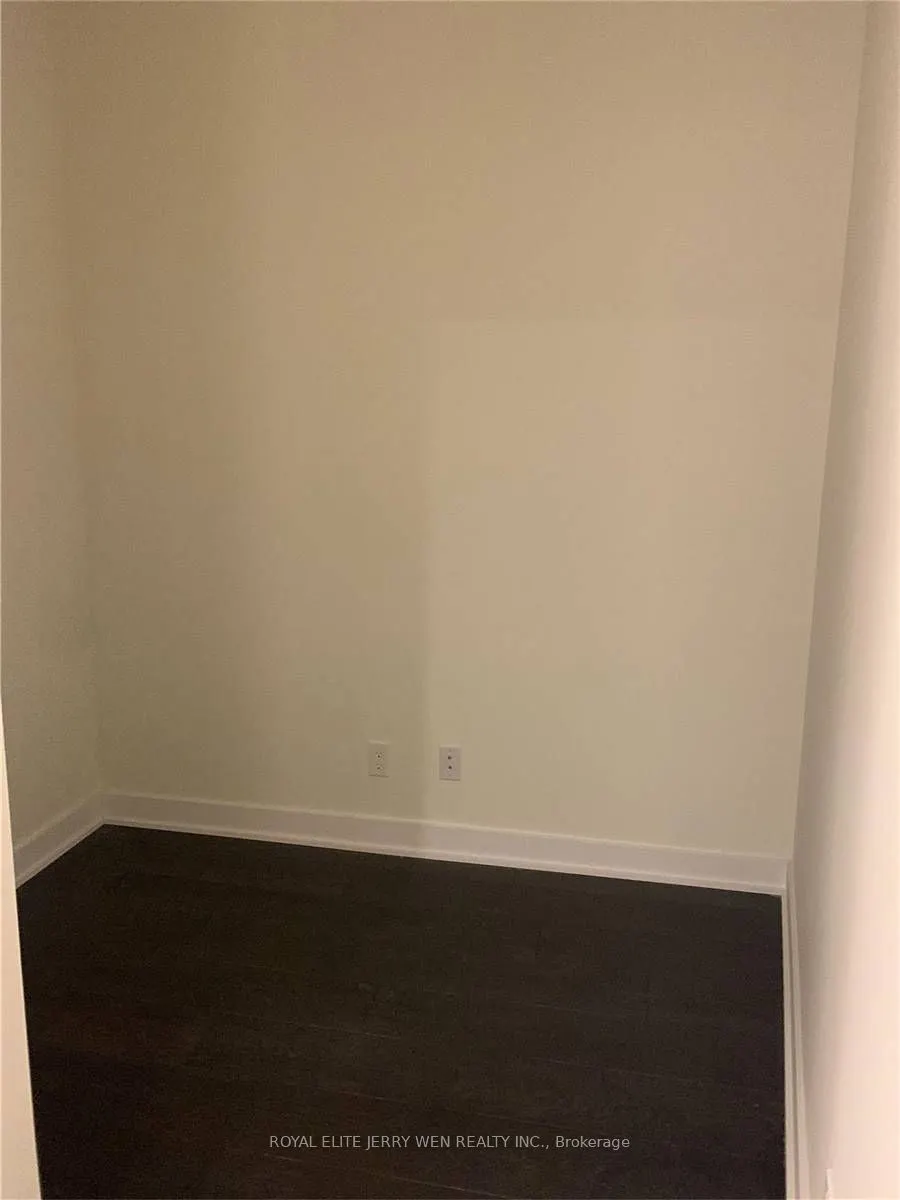 2221 Yonge Street, #411