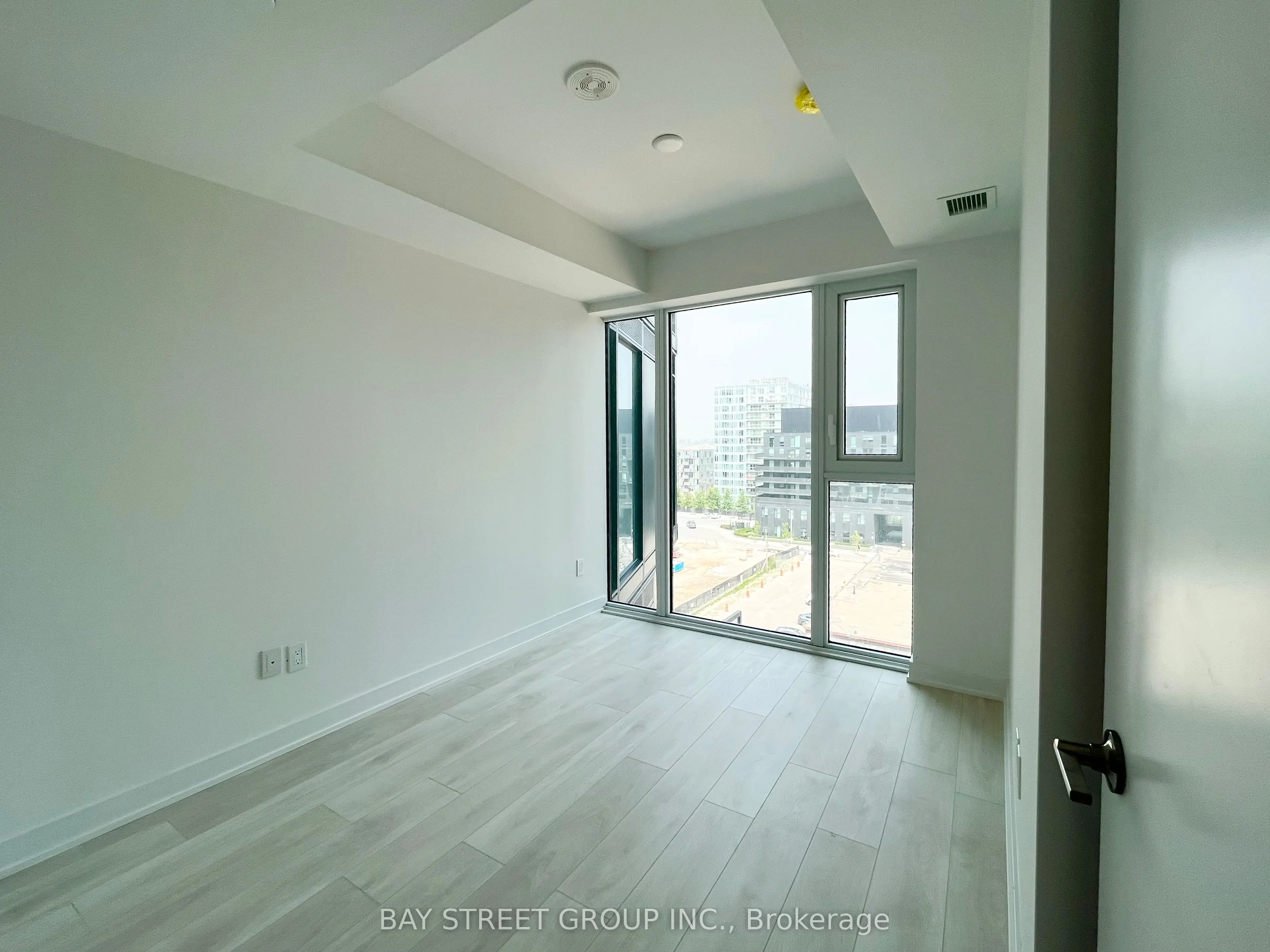 8 Tippett Rd Road, #817