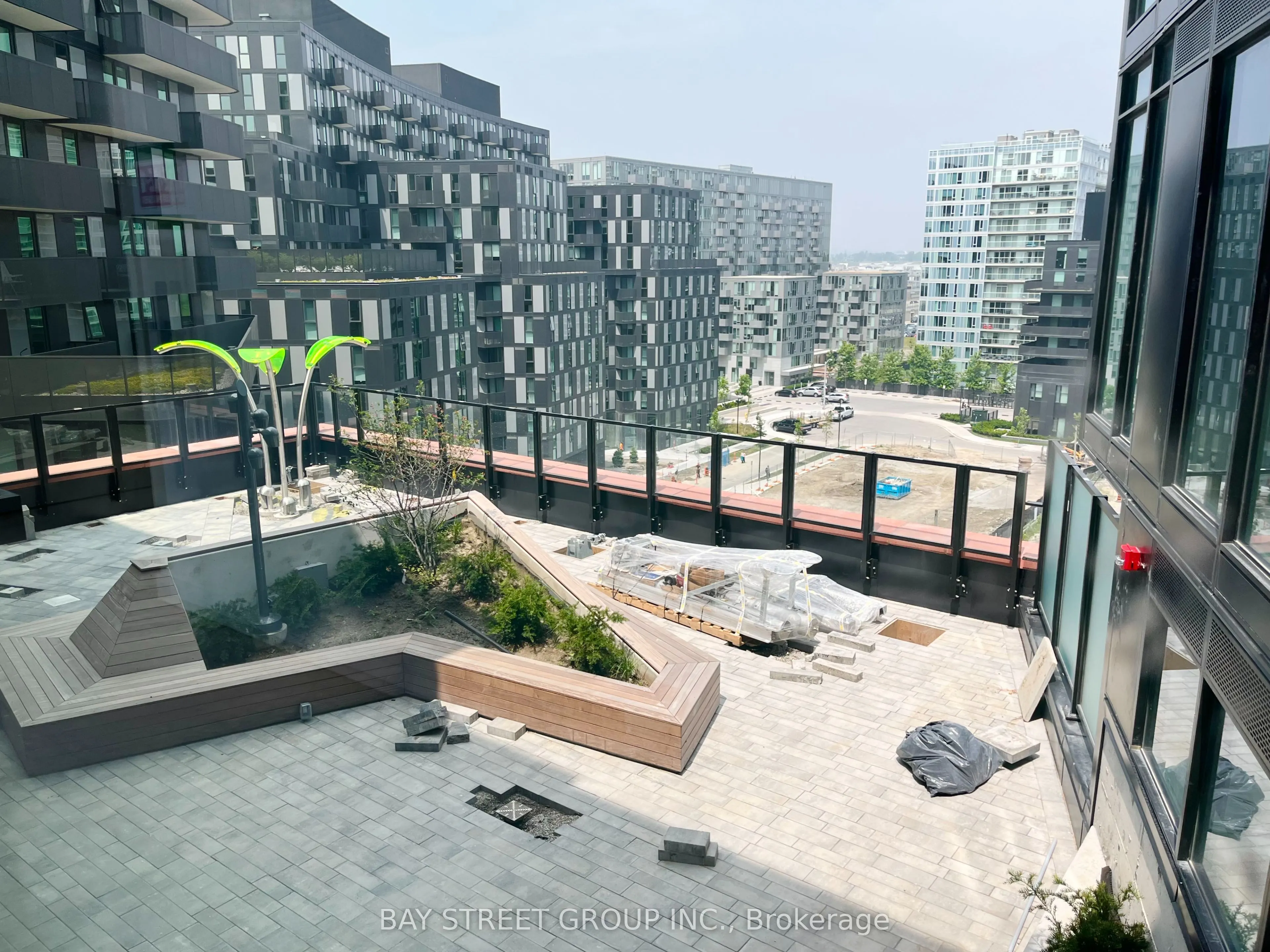 8 Tippett Rd Road, #817