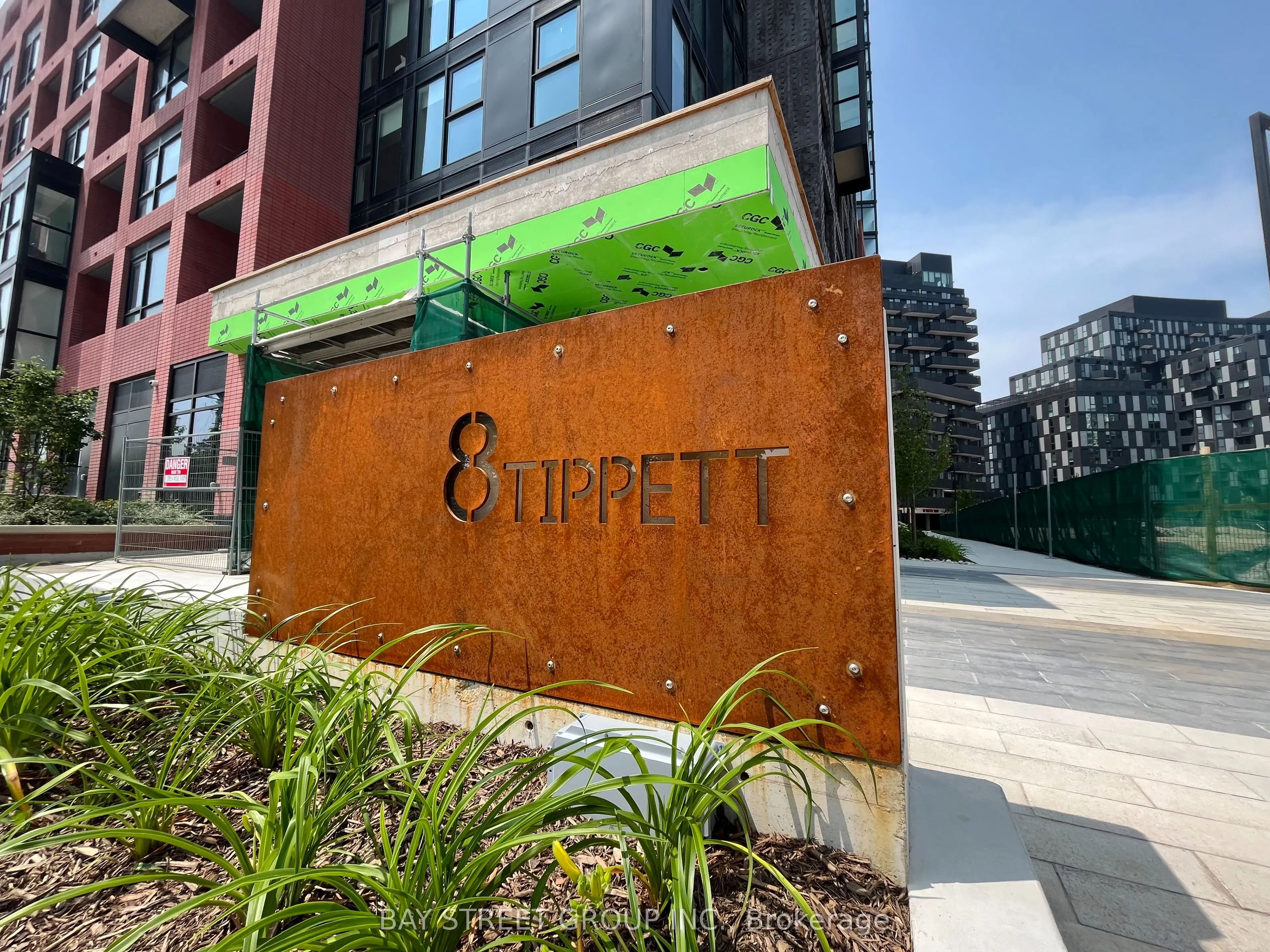 8 Tippett Rd Road, #817