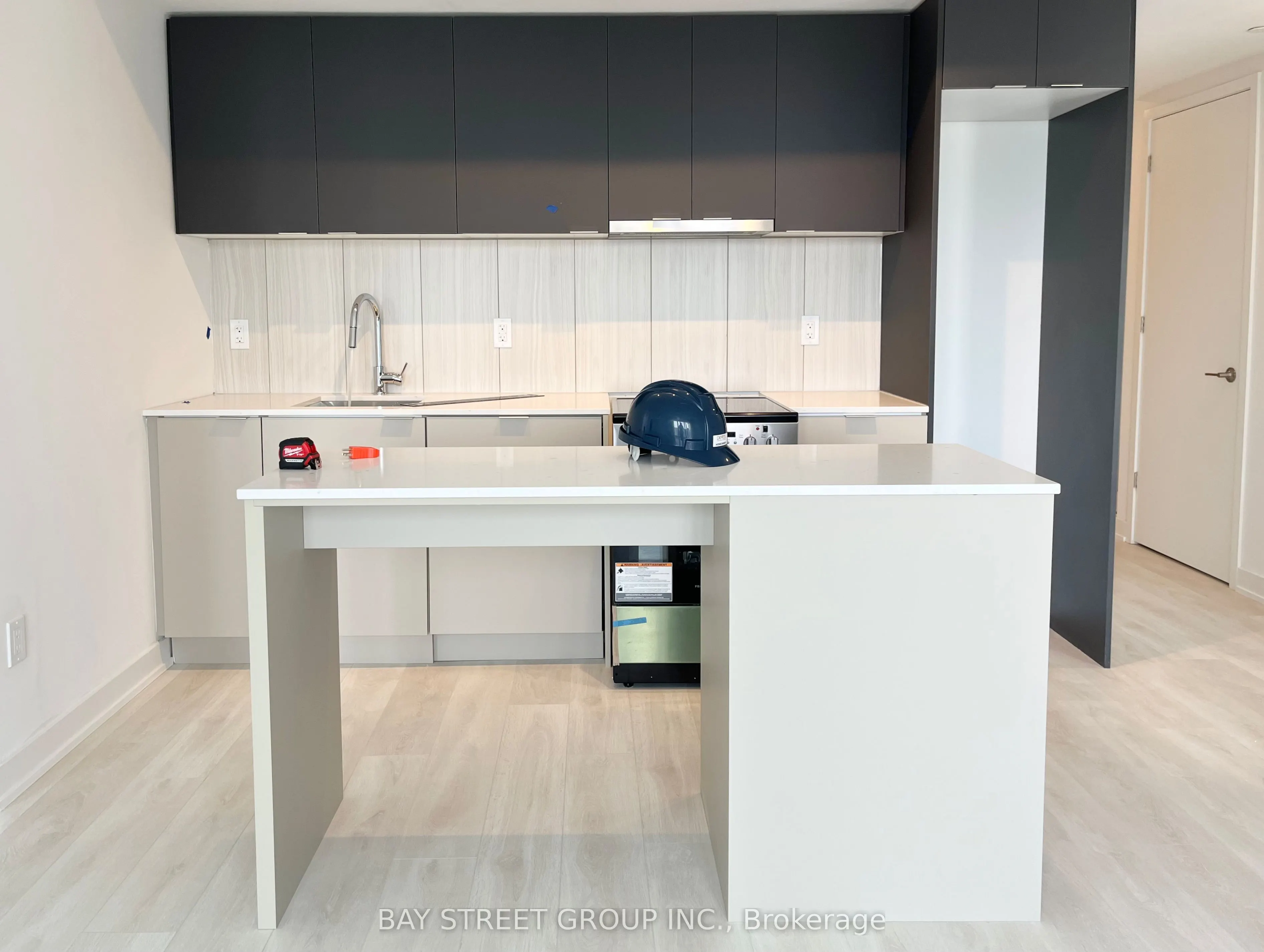 8 Tippett Rd Road, #817