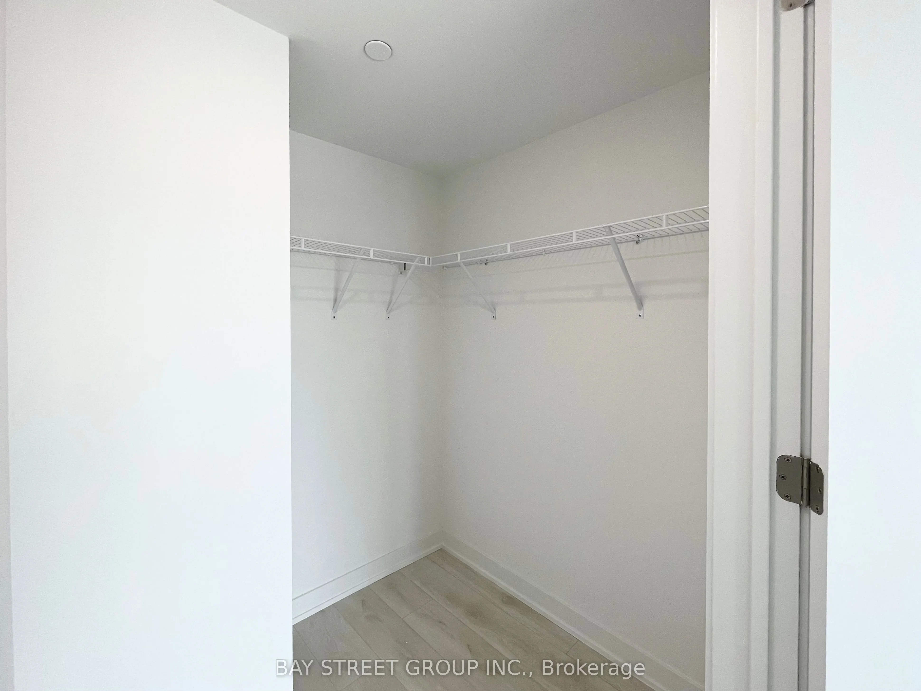 8 Tippett Rd Road, #817