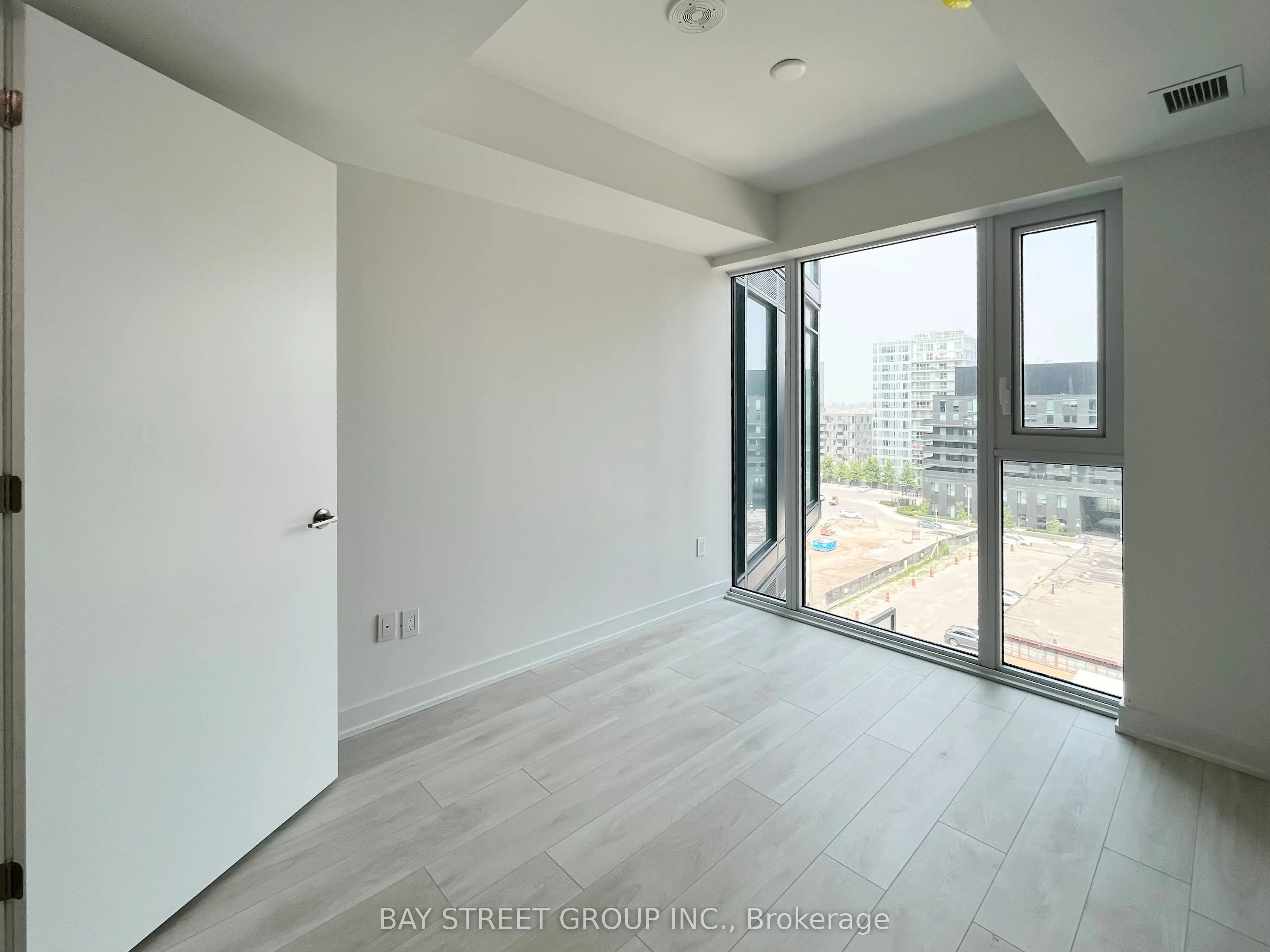 8 Tippett Rd Road, #817