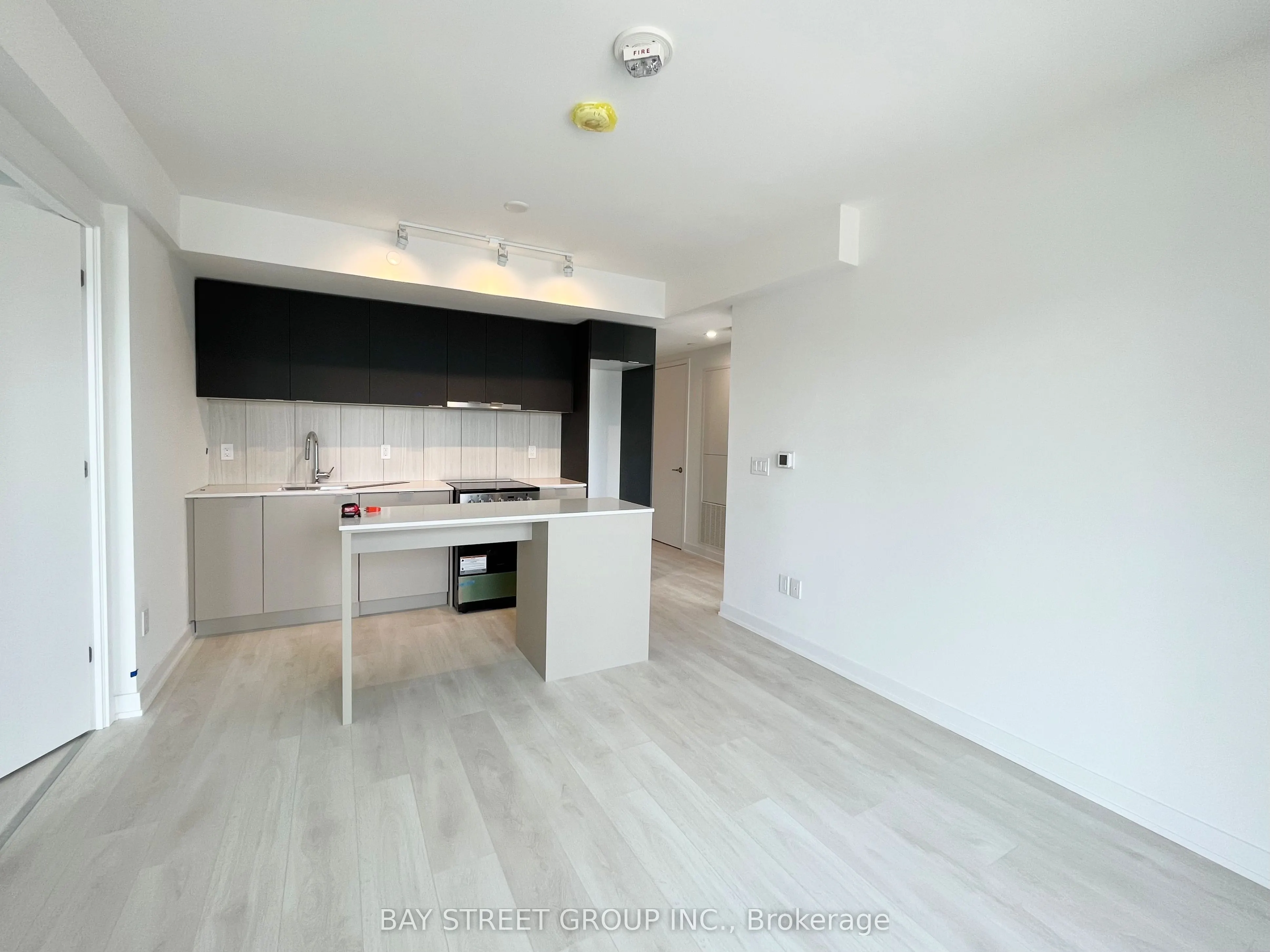 8 Tippett Rd Road, #817