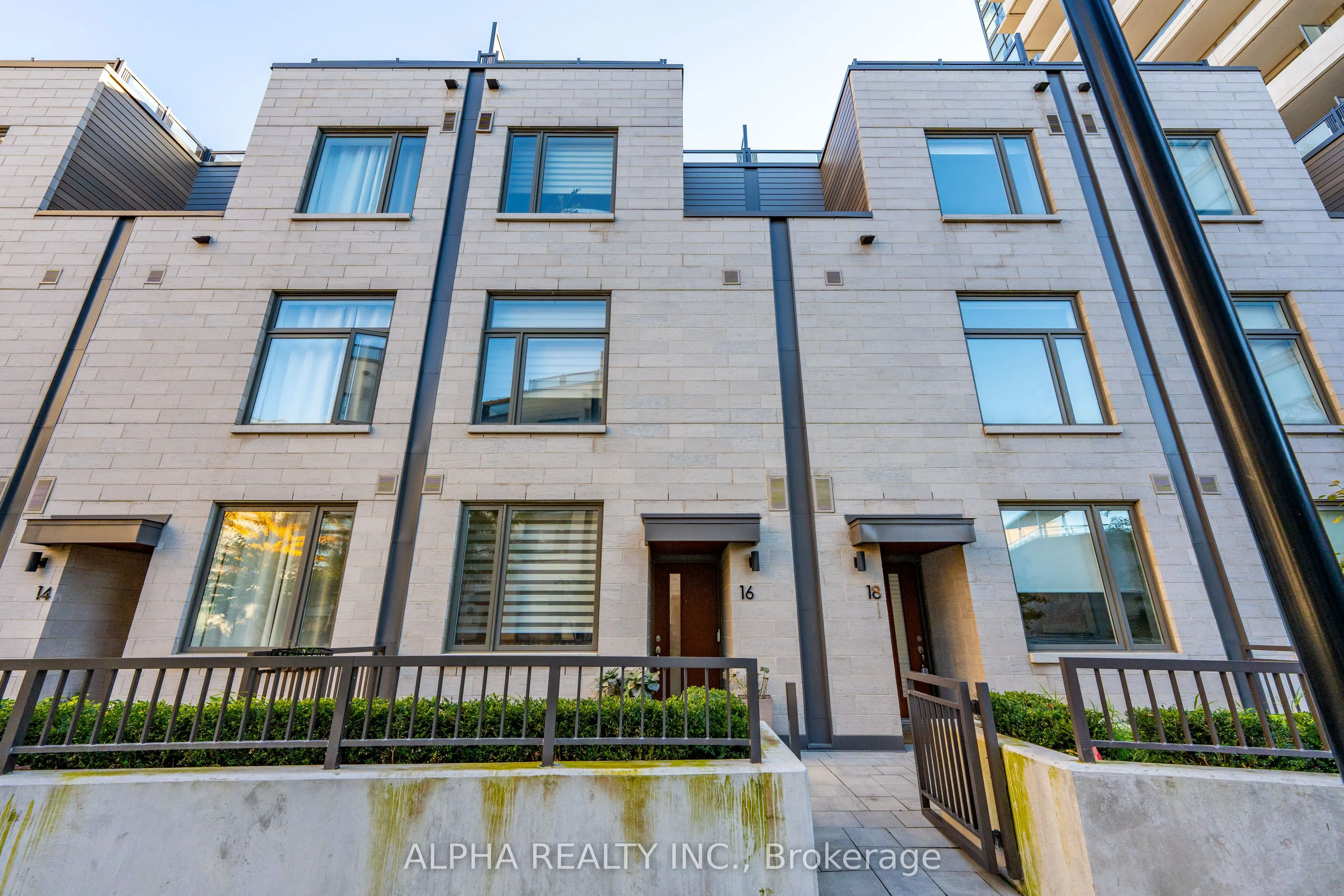 270 Davenport Road, #TH16