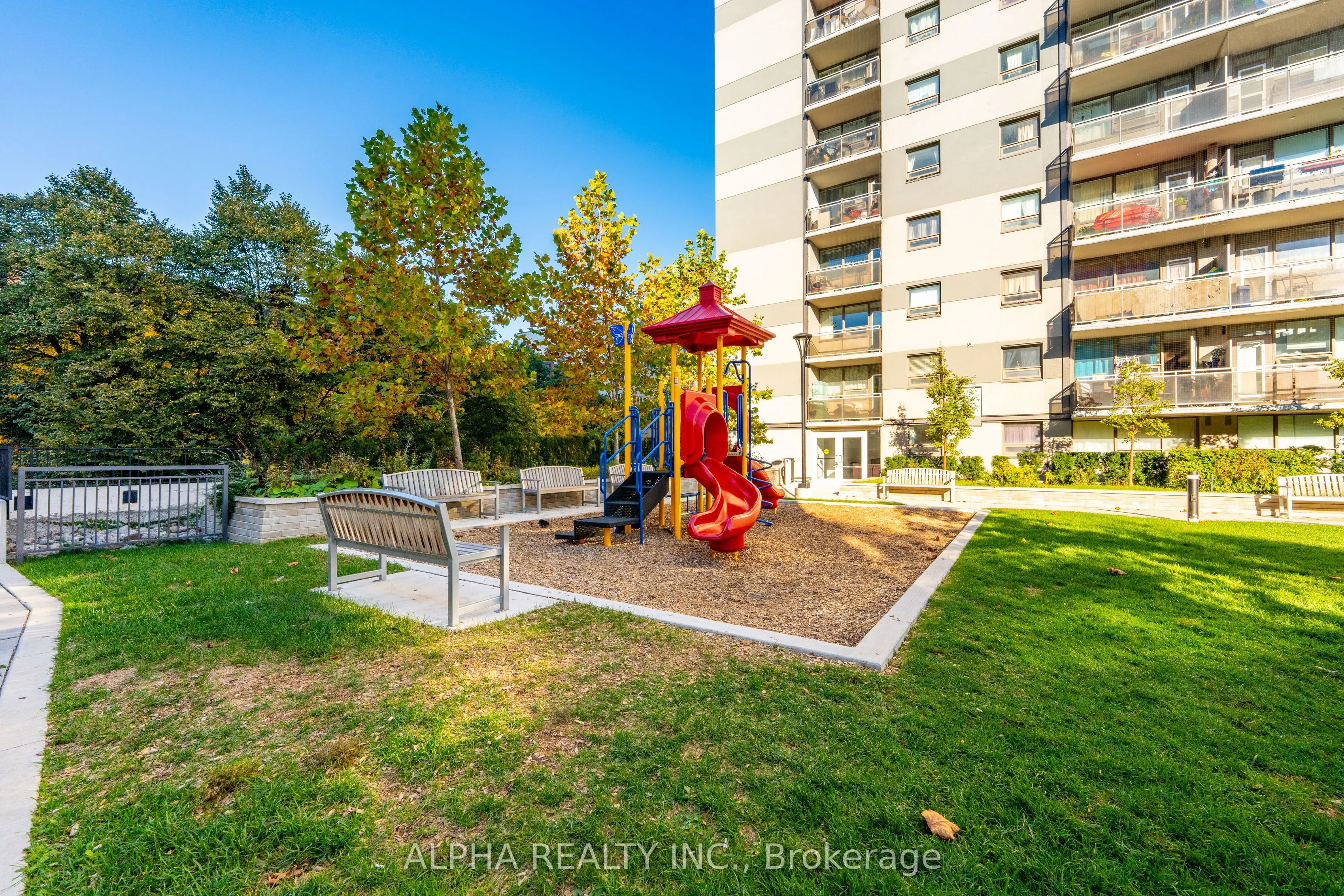 270 Davenport Road, #TH16