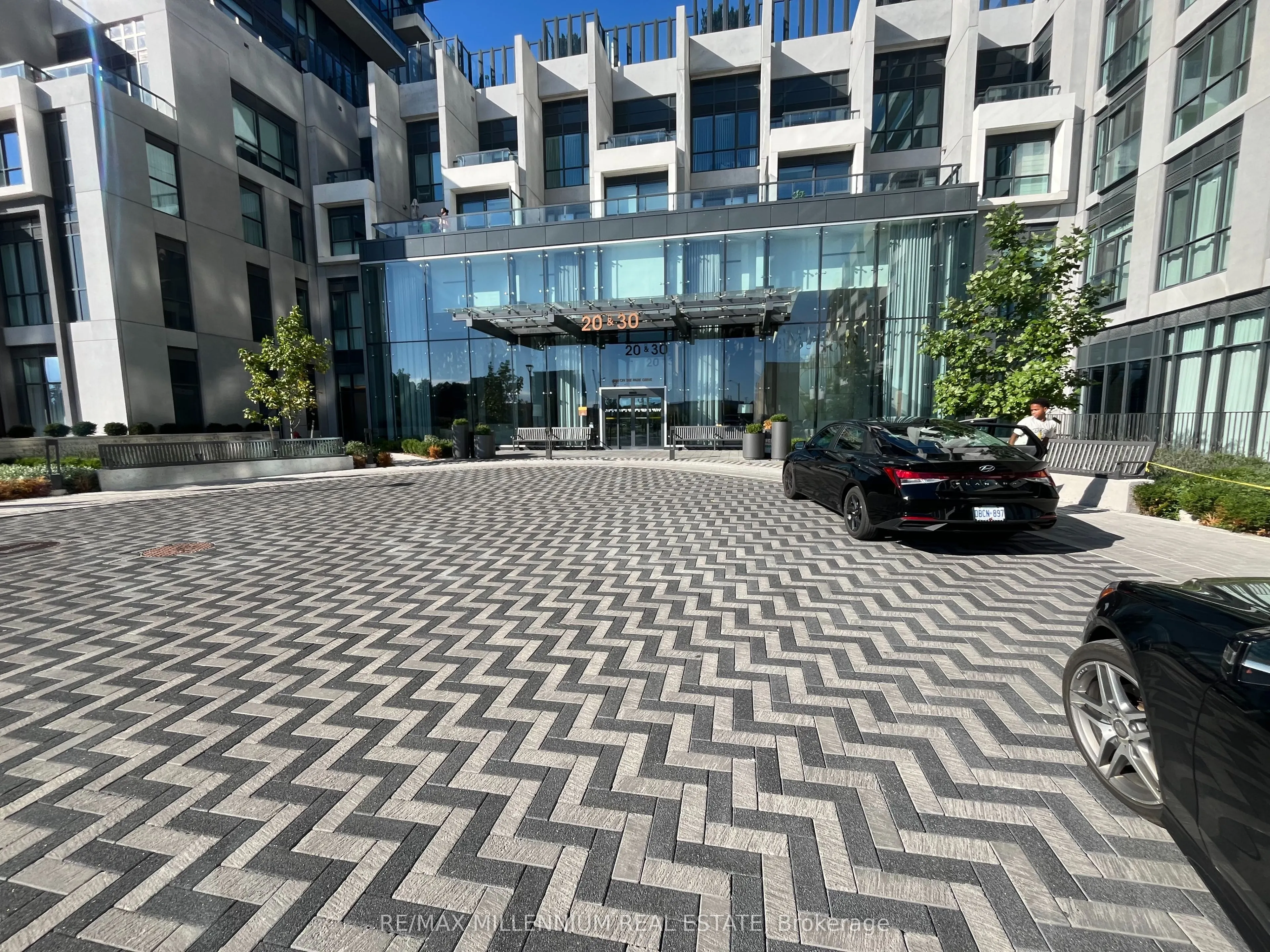 30 Inn On The Park Drive, #306