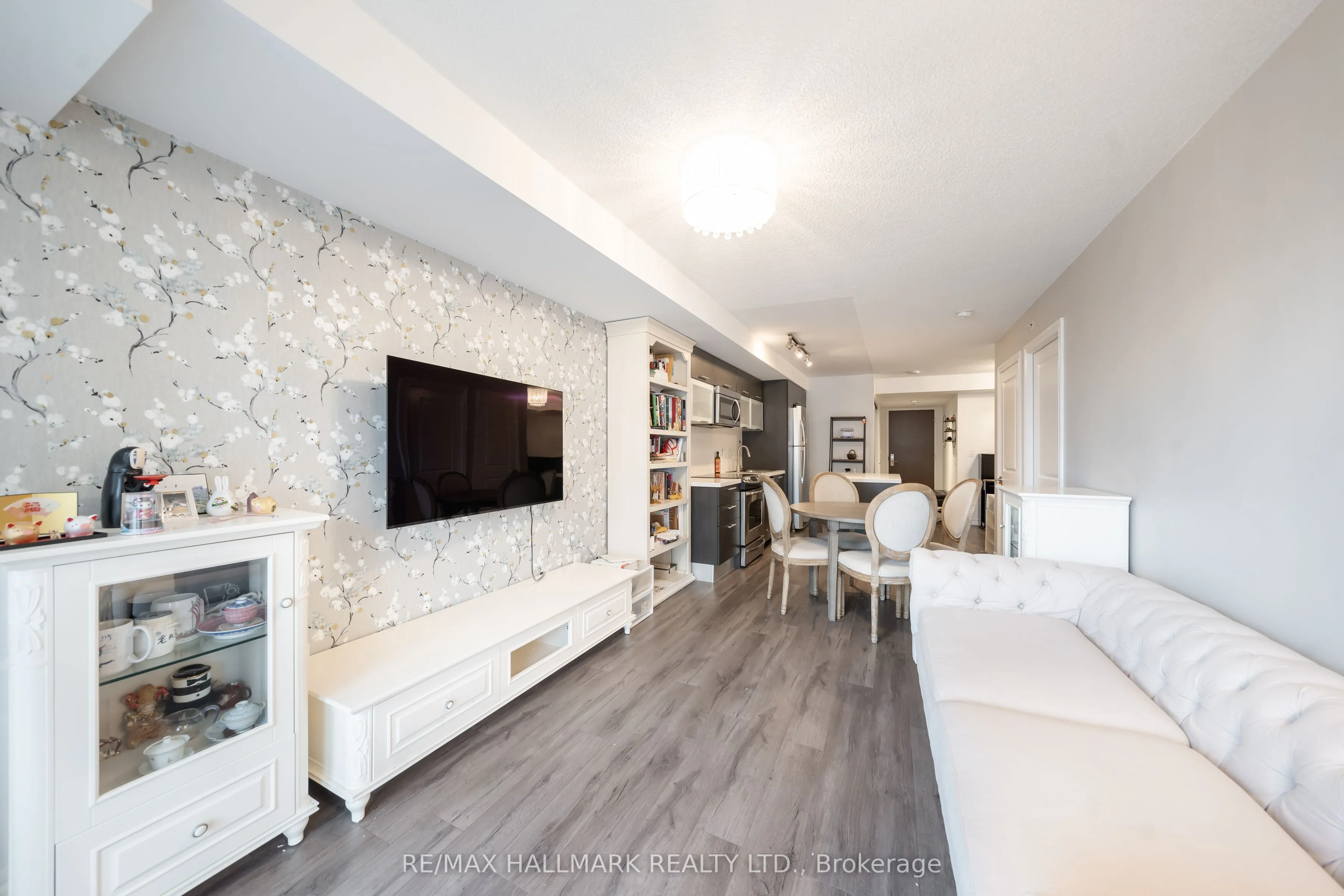 386 Yonge Street, #1703