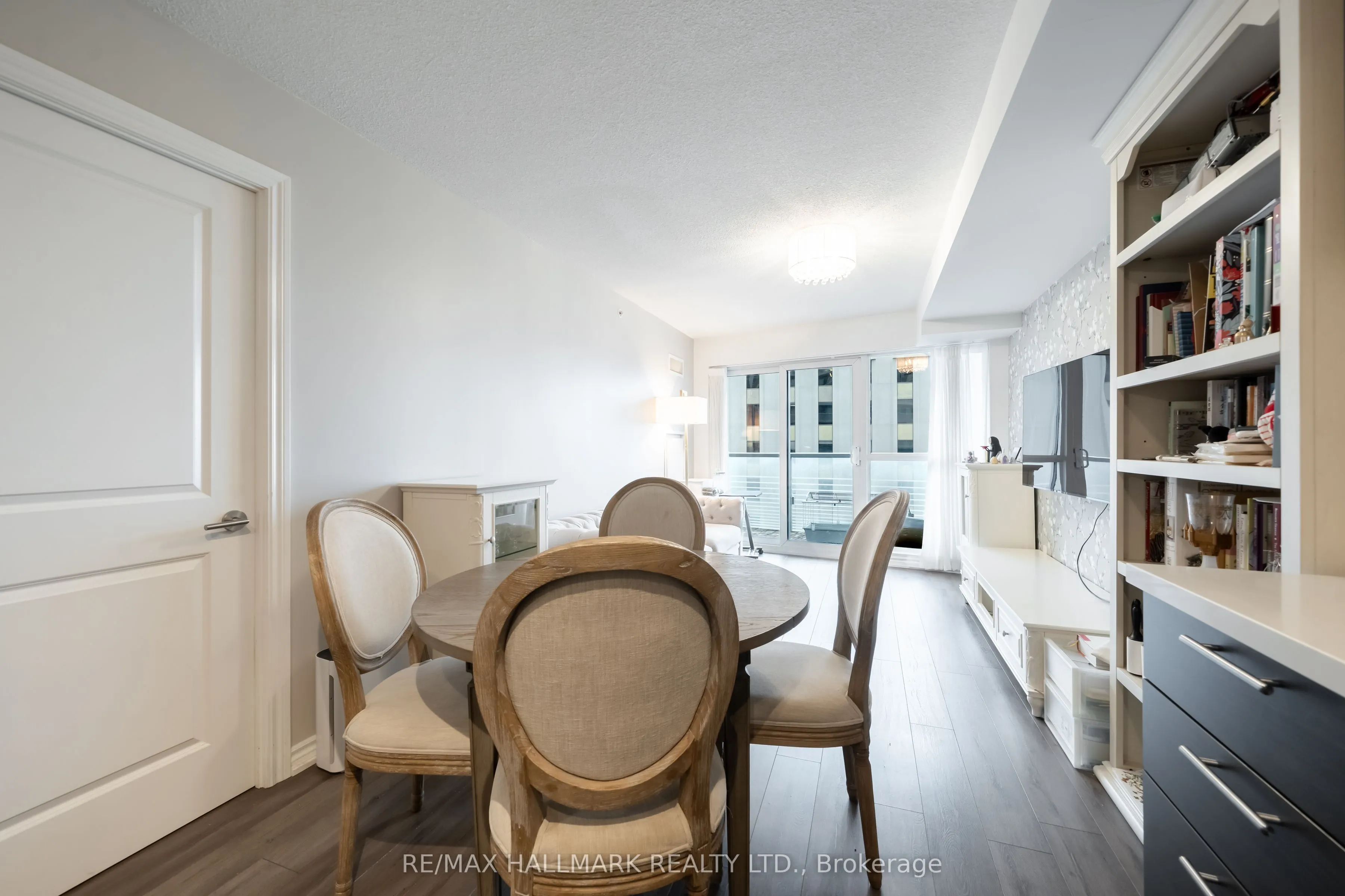 386 Yonge Street, #1703