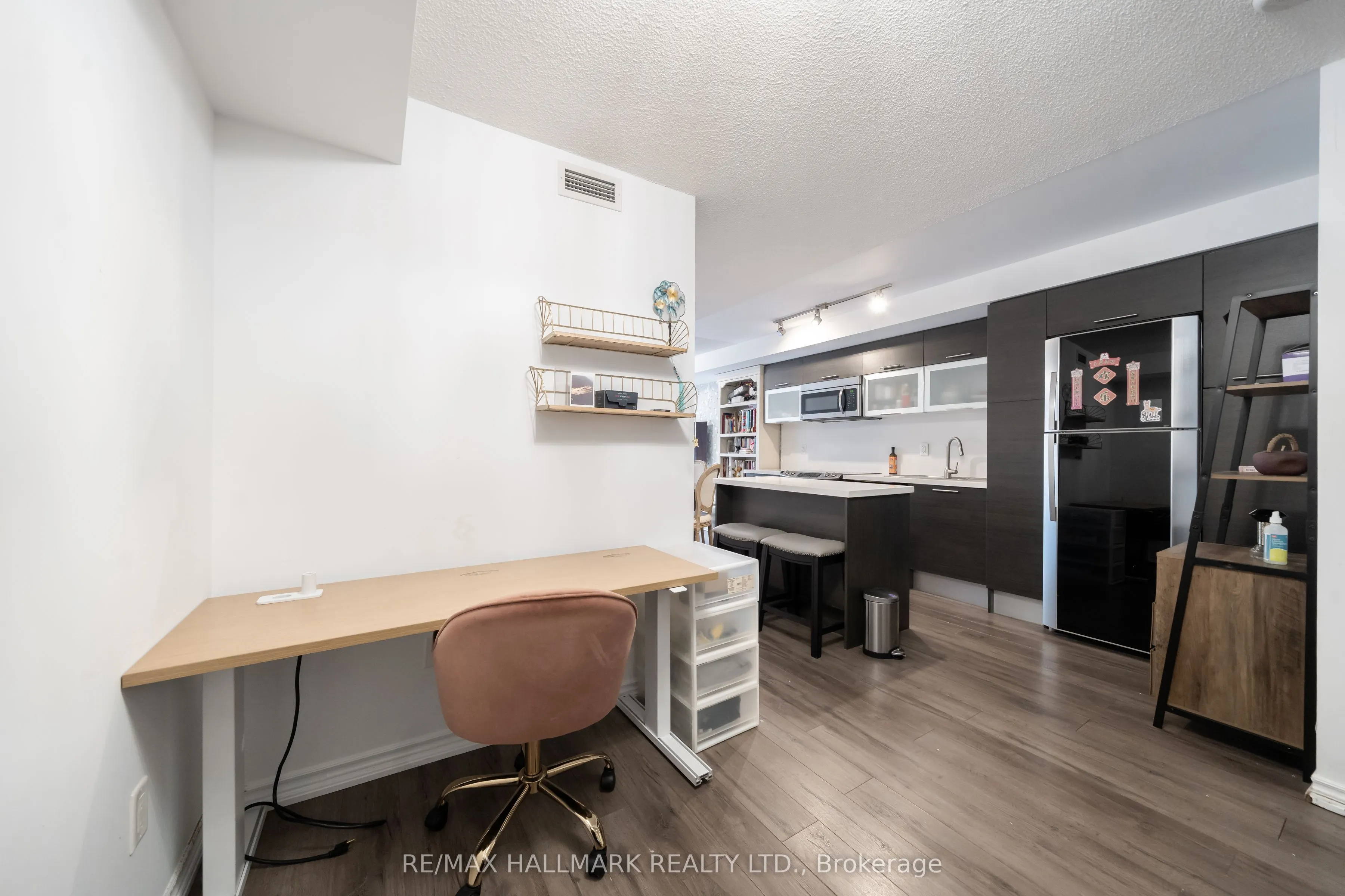 386 Yonge Street, #1703