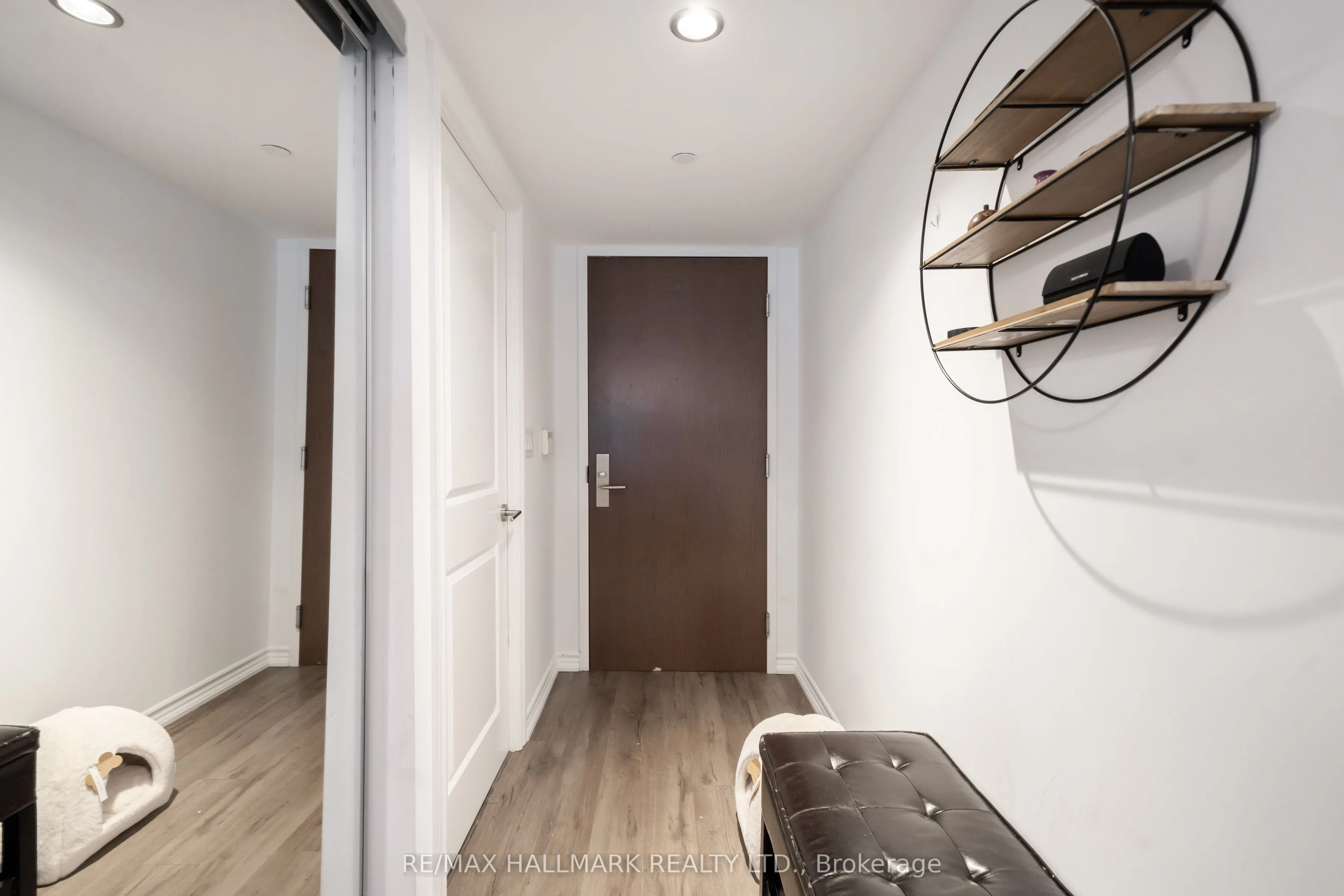 386 Yonge Street, #1703